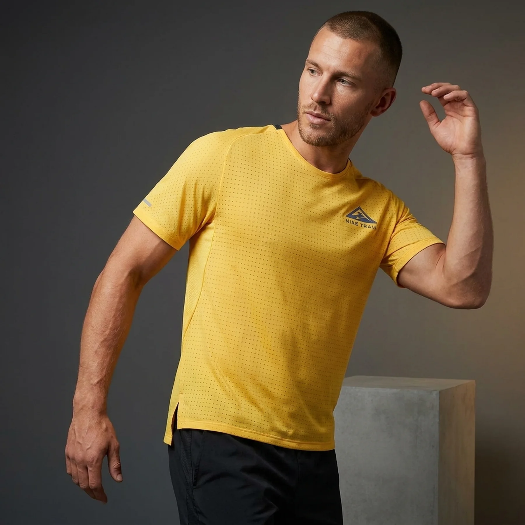 Футболка чоловіча Nike M Nk Df Solar Chase Ss Top (DV9305-848)