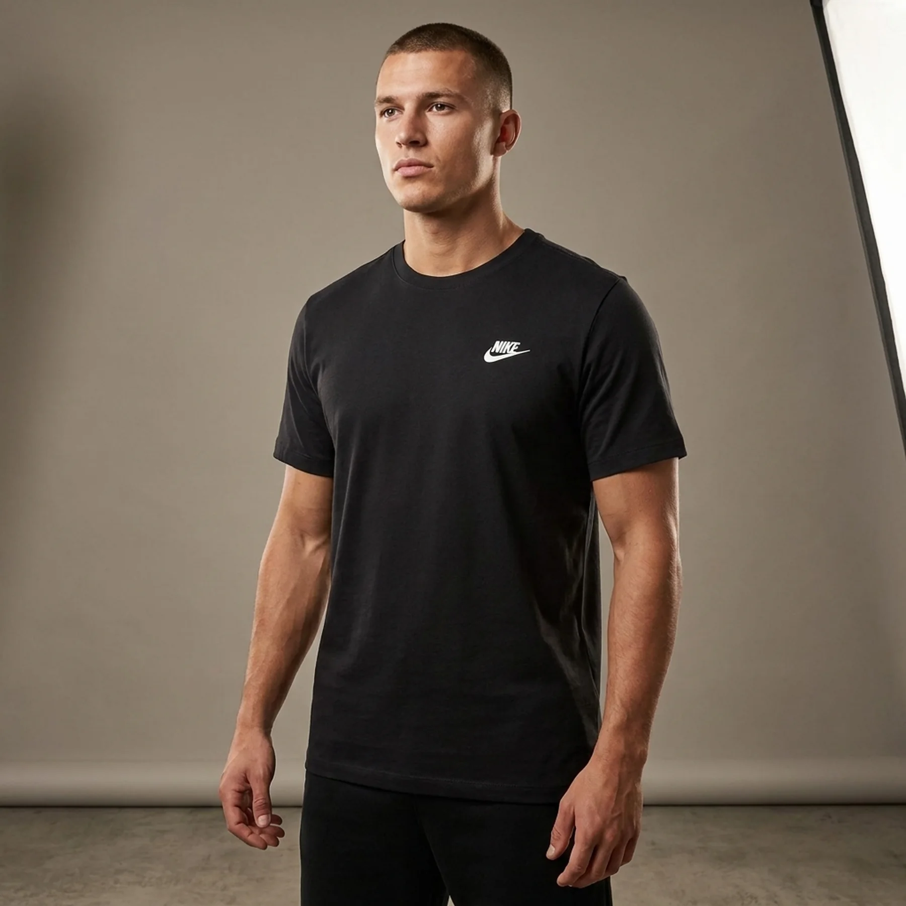 Футболка чоловіча Nike M Nsw Club Tee (AR4997-013)