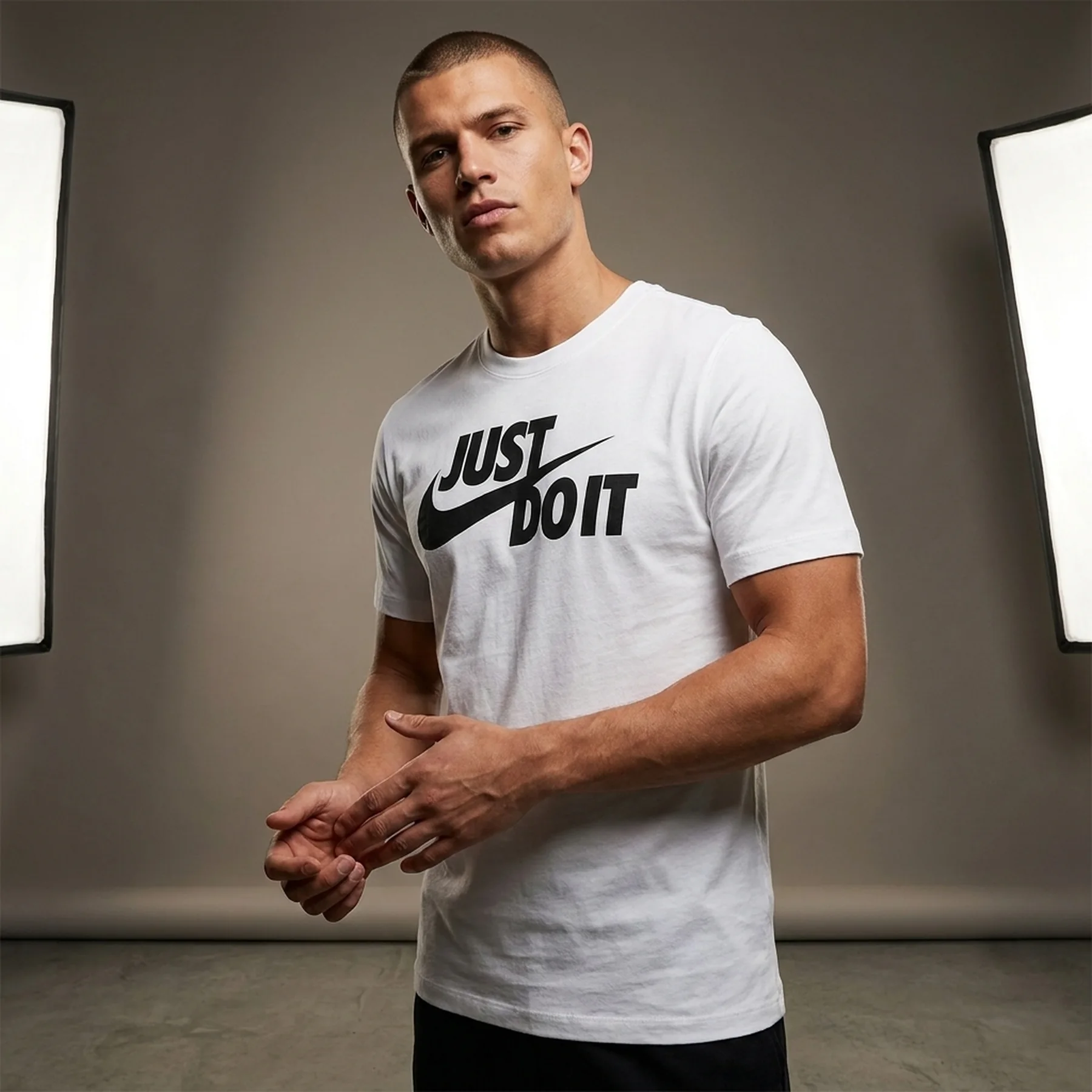 Футболка чоловіча Nike M Nsw Tee Just Do It Swoosh (AR5006-100)