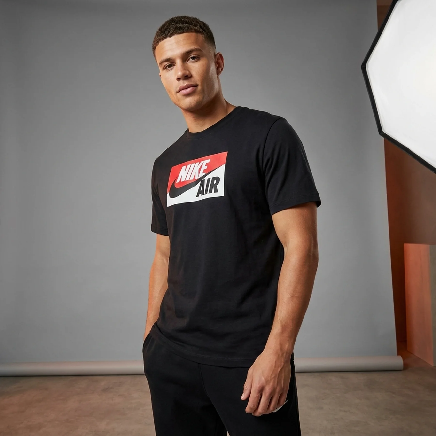 Футболка чоловіча Nike Max90 T-Shirt (HJ0578-010)