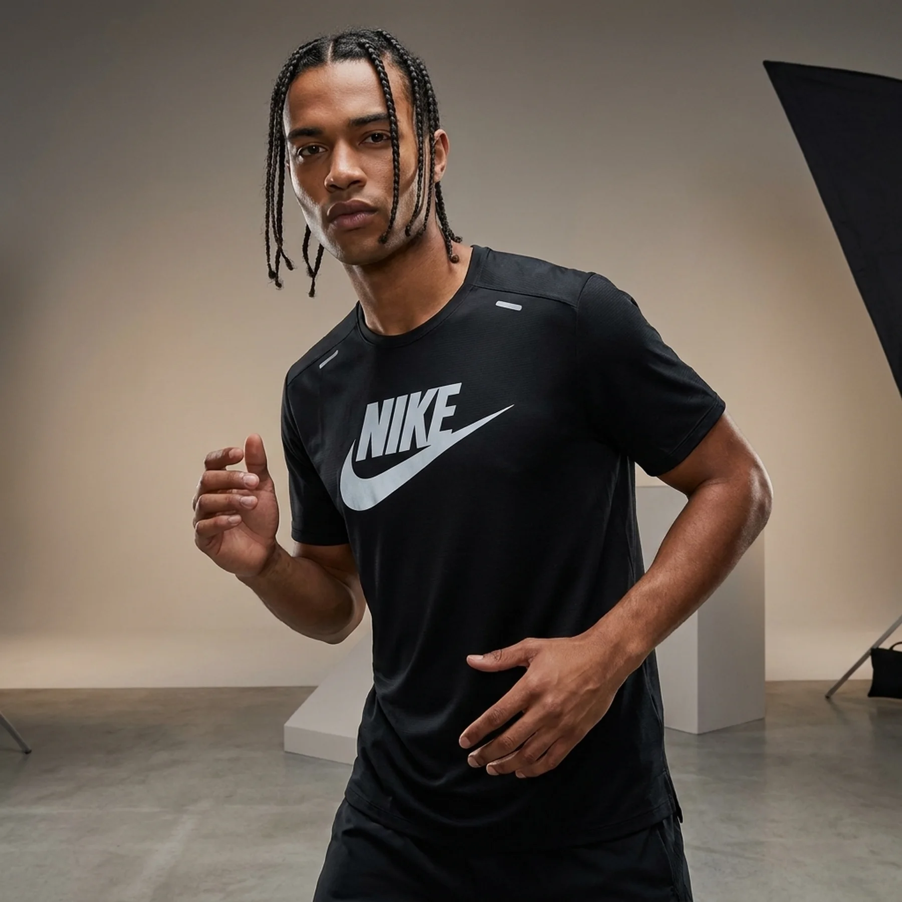 Футболка чоловіча Nike Miler Flash Dri-Fit Uv Short-Sleeve Running Top (IB4127-010)