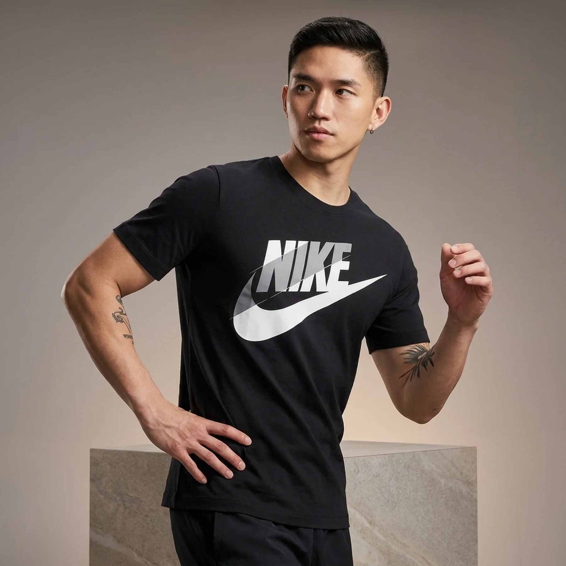 Футболка чоловіча Nike Nsw Block Futura Fs Tee (BQ5946-010)