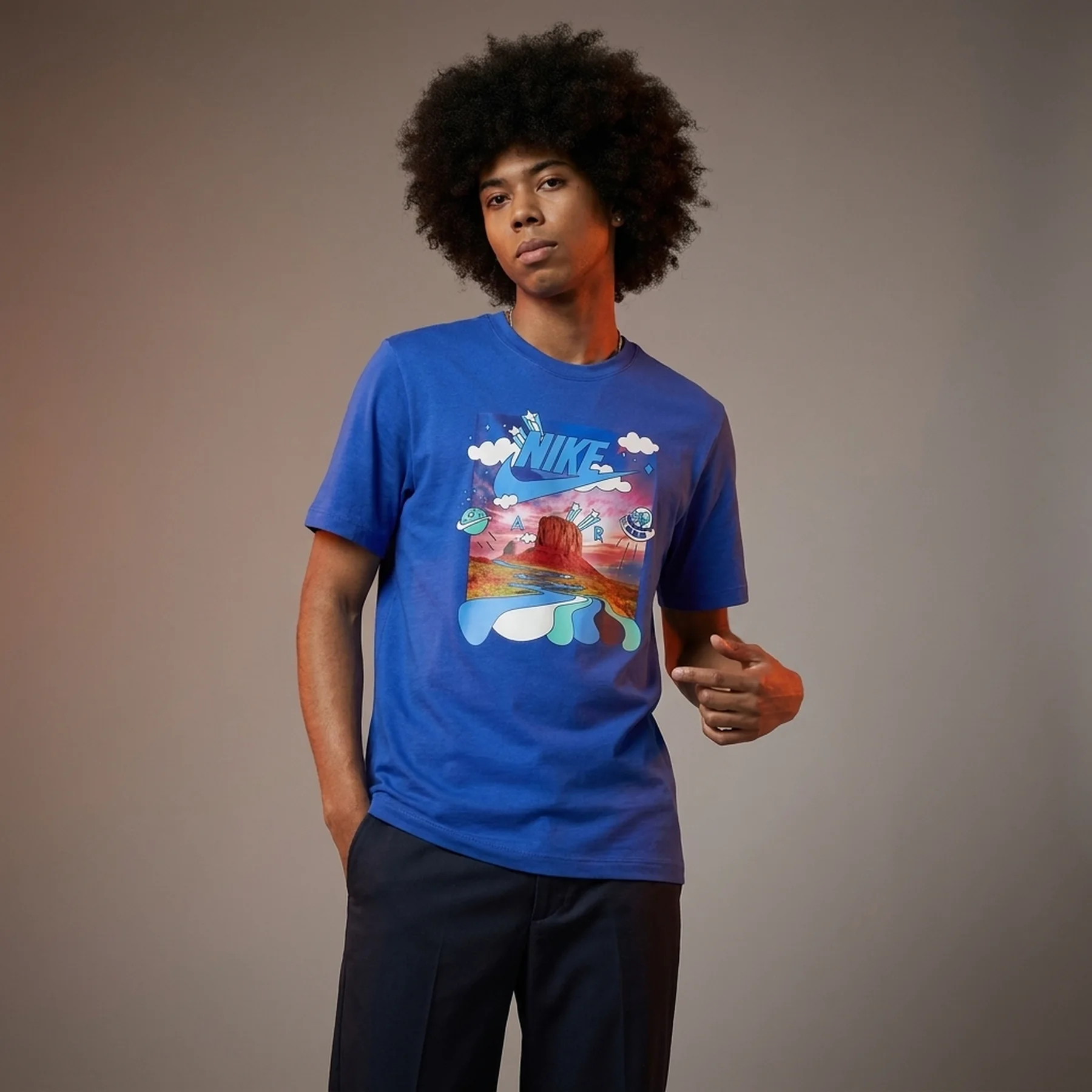Футболка чоловіча Nike Nsw Light Photo Tee (HJ5468-480)