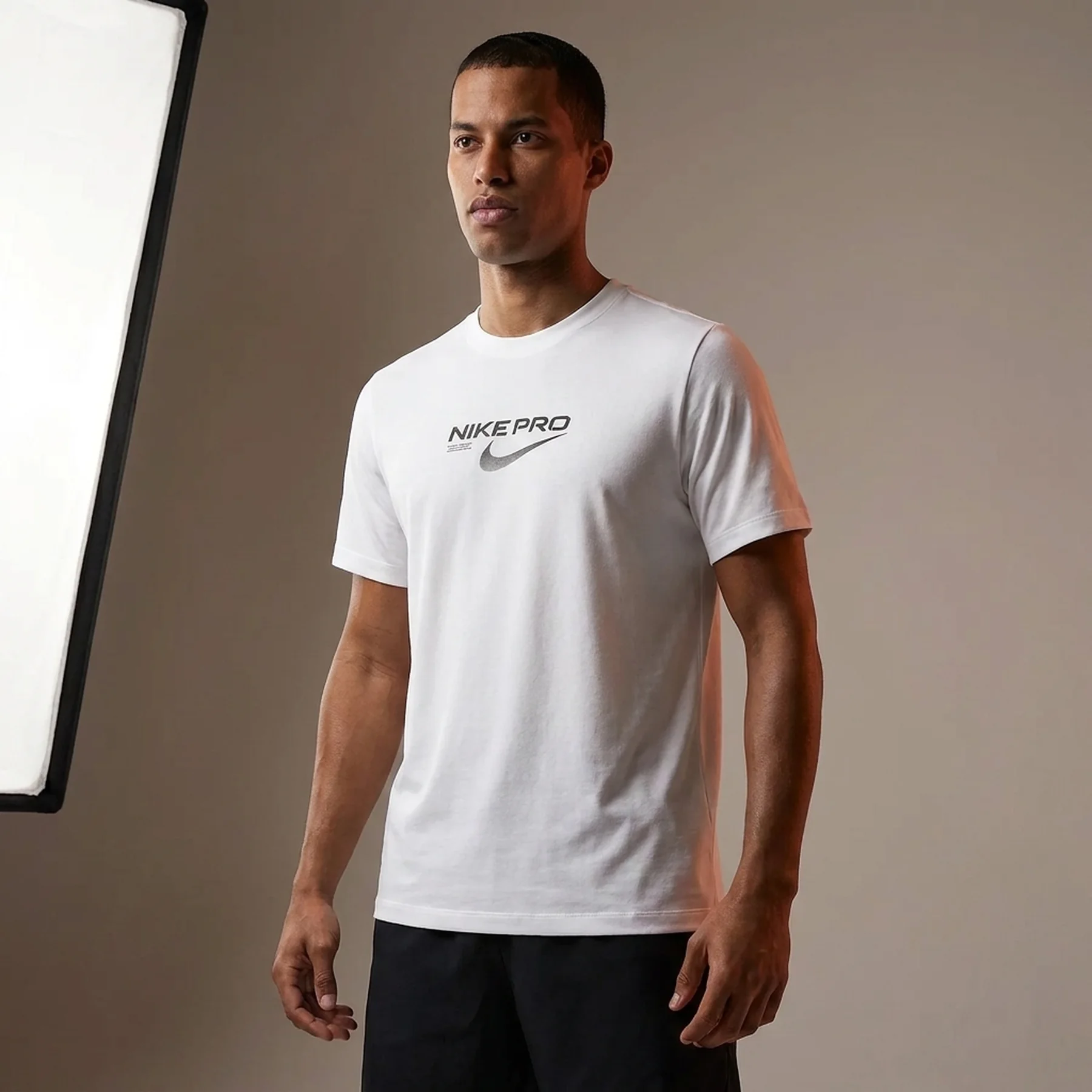Футболка чоловіча Nike Pro Dri-Fit Training Tee White (HV4131-100)