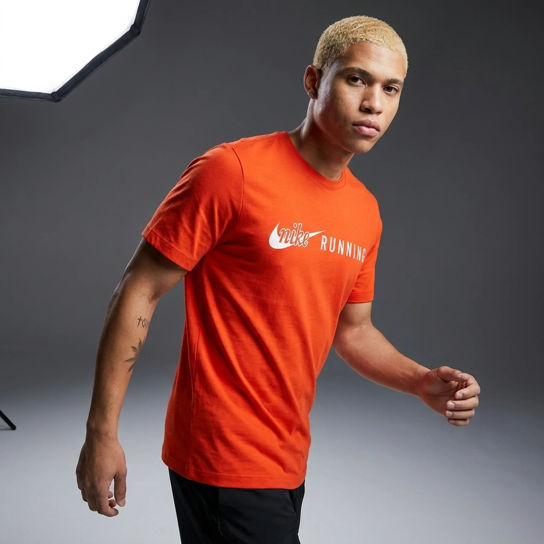 Футболка чоловіча Nike Running Orange (FQ3920-819)