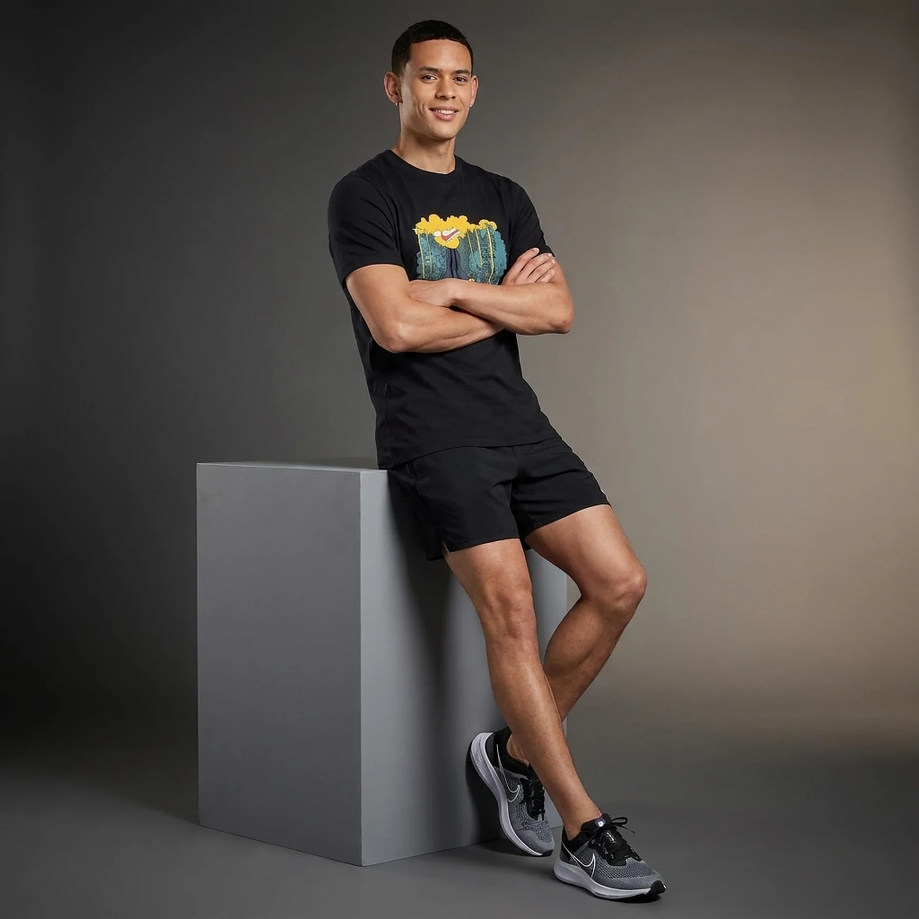 Футболка чоловіча Nike Running T-Shirt (HJ3678-010)
