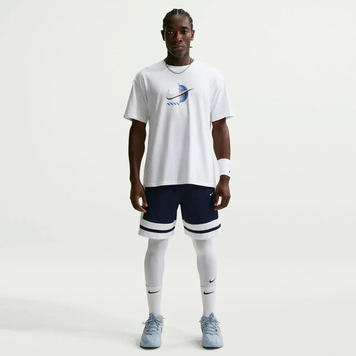 Футболка чоловіча NIKE SPORTSWEAR CLUB II0672-100