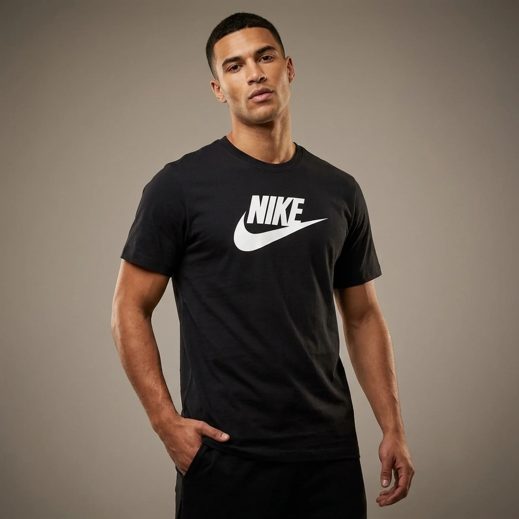 Футболка чоловіча Nike Sportswear (DX1985-010)