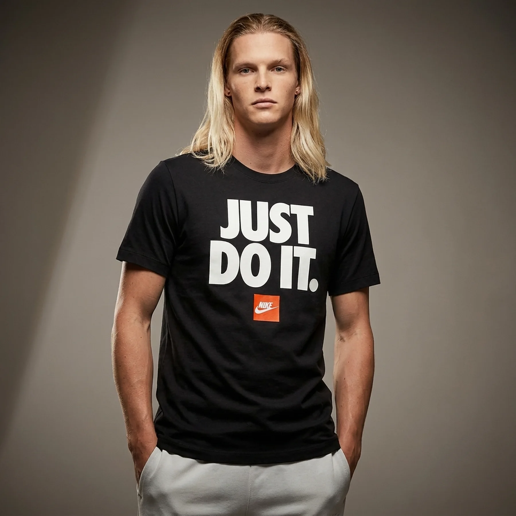 Футболка чоловіча Nike Sportswear Just Do It Verbiage (DZ2989-010)