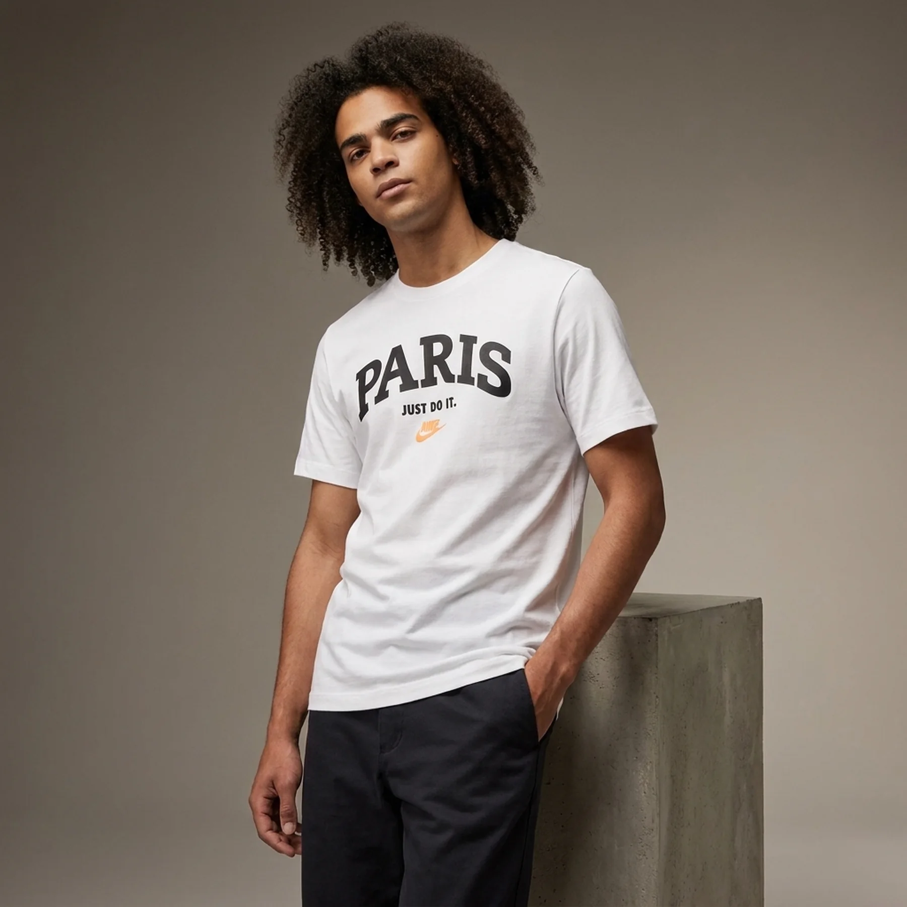 Футболка чоловіча Nike Sportswear Paris Print (FJ1326-100)