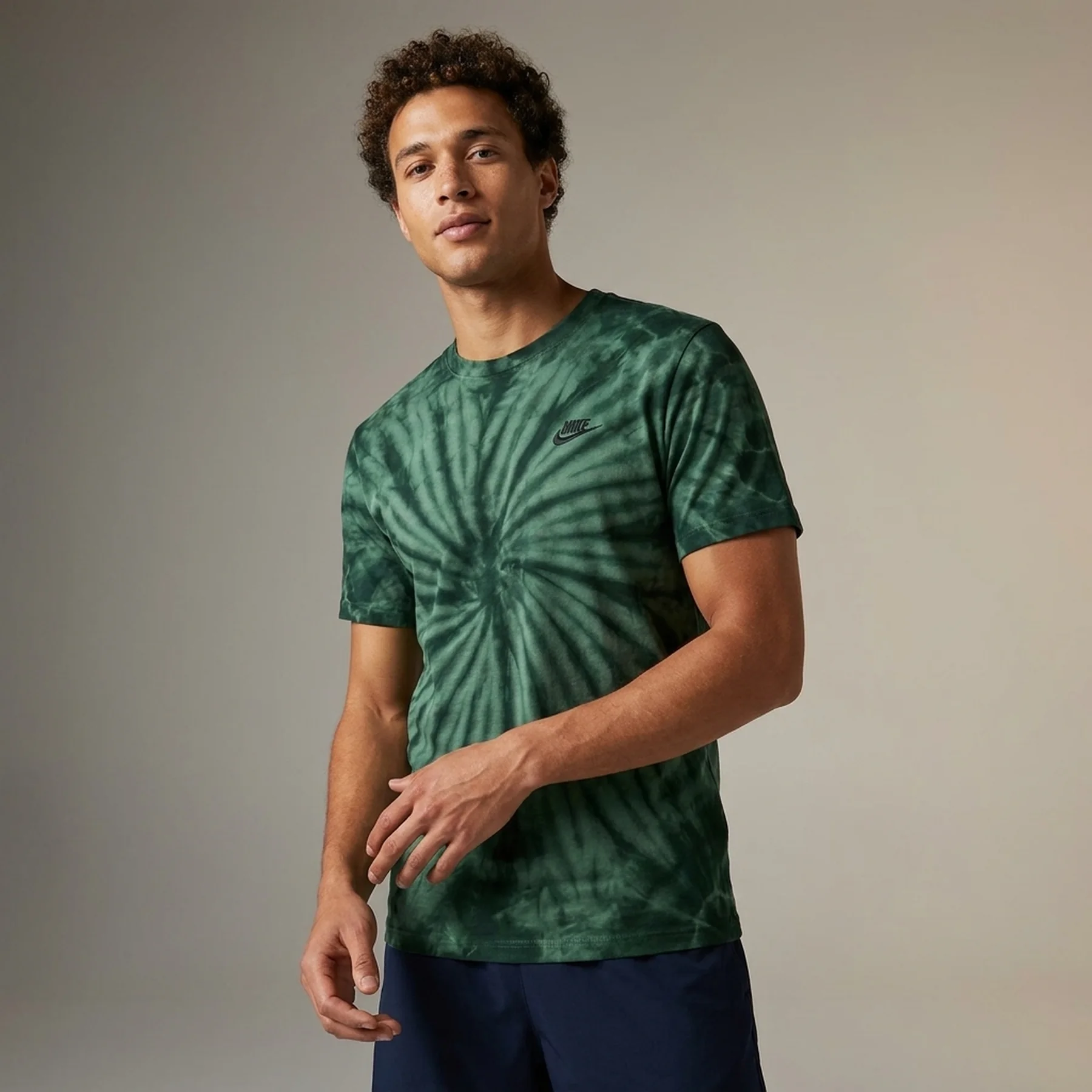 Футболка чоловіча Nike Sportswear Premium Essentials (FV3780-361)