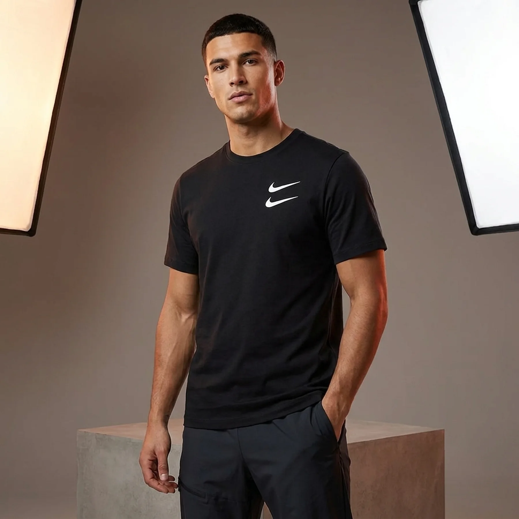 Футболка чоловіча Nike Sportswear Swoosh League (DM6341-010)