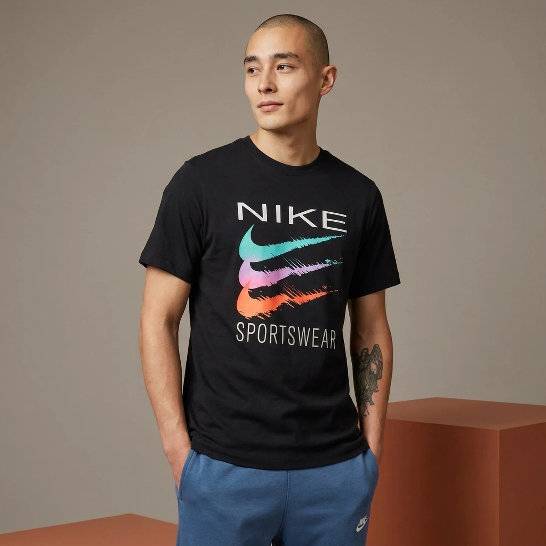 Футболка чоловіча Nike Sportswear Triple Swoosh (HQ8094-010)