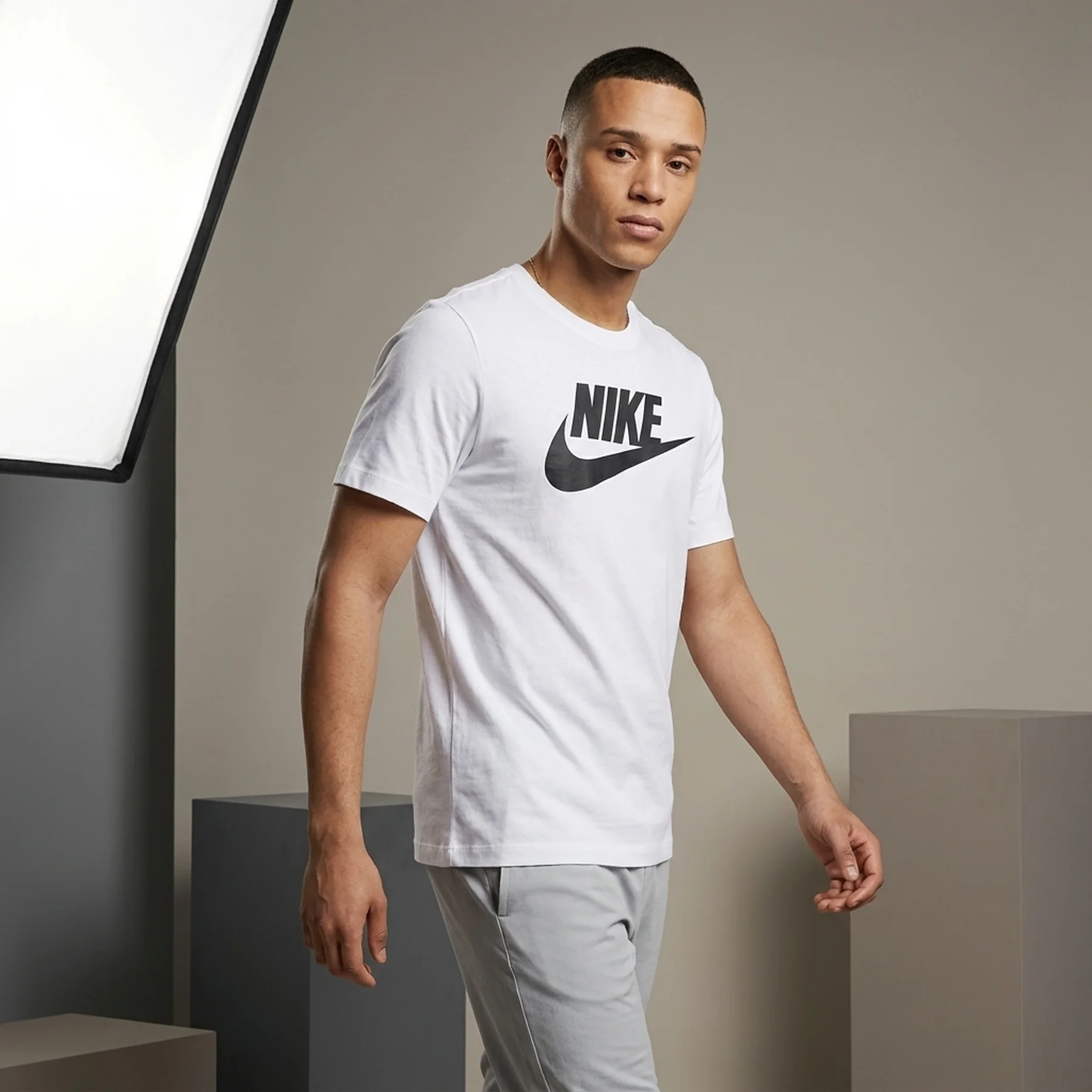Футболка чоловіча Nike Sportswear White (DX1985-100)
