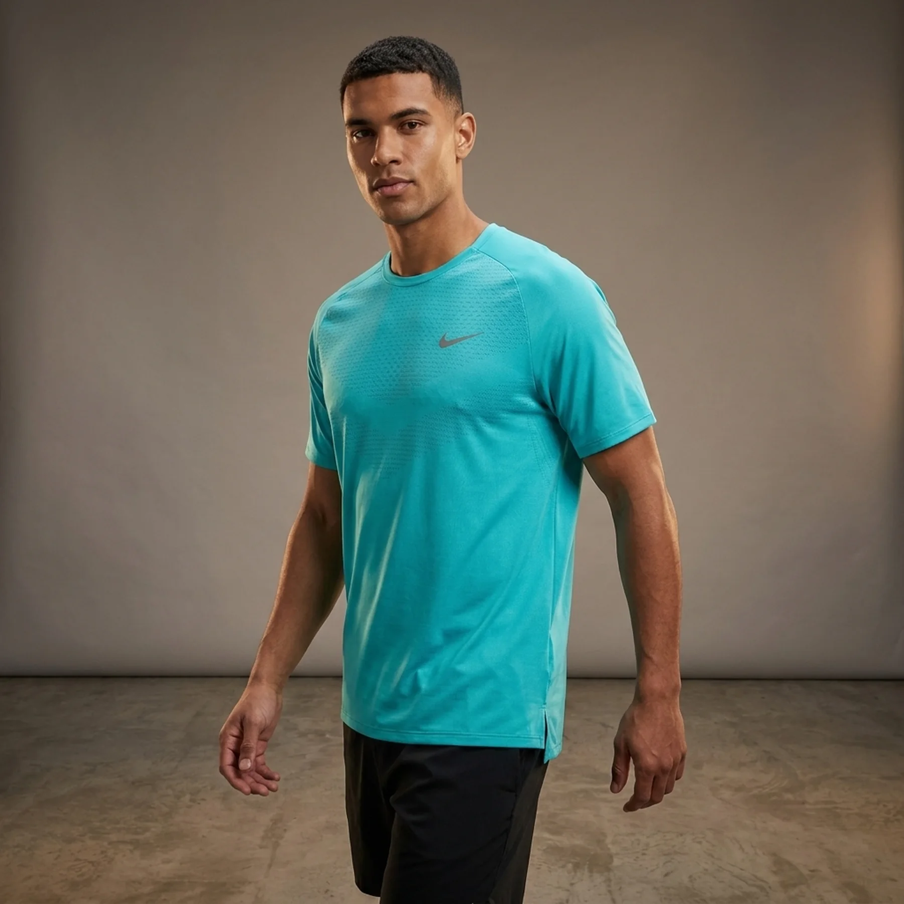 Футболка чоловіча Nike Stride Dri-Fit Adv Short-Sleeve (HV5203-345)