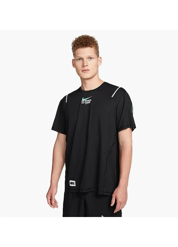 Футболка чоловіча Nike T-Shirt Dri-Fit D.Y.E. Short-Sleeve Fitness Top Black (DQ6646-010)