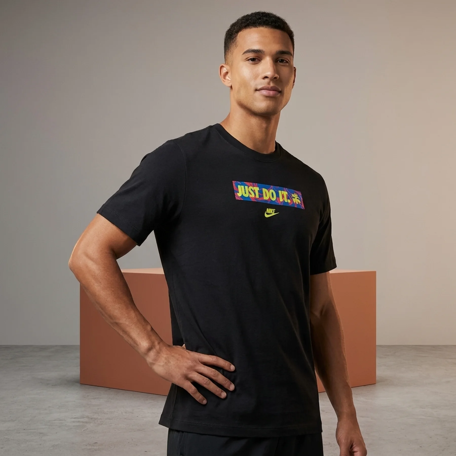 Футболка чоловіча Nike T-Shirt Sportswear (FQ3745-010)