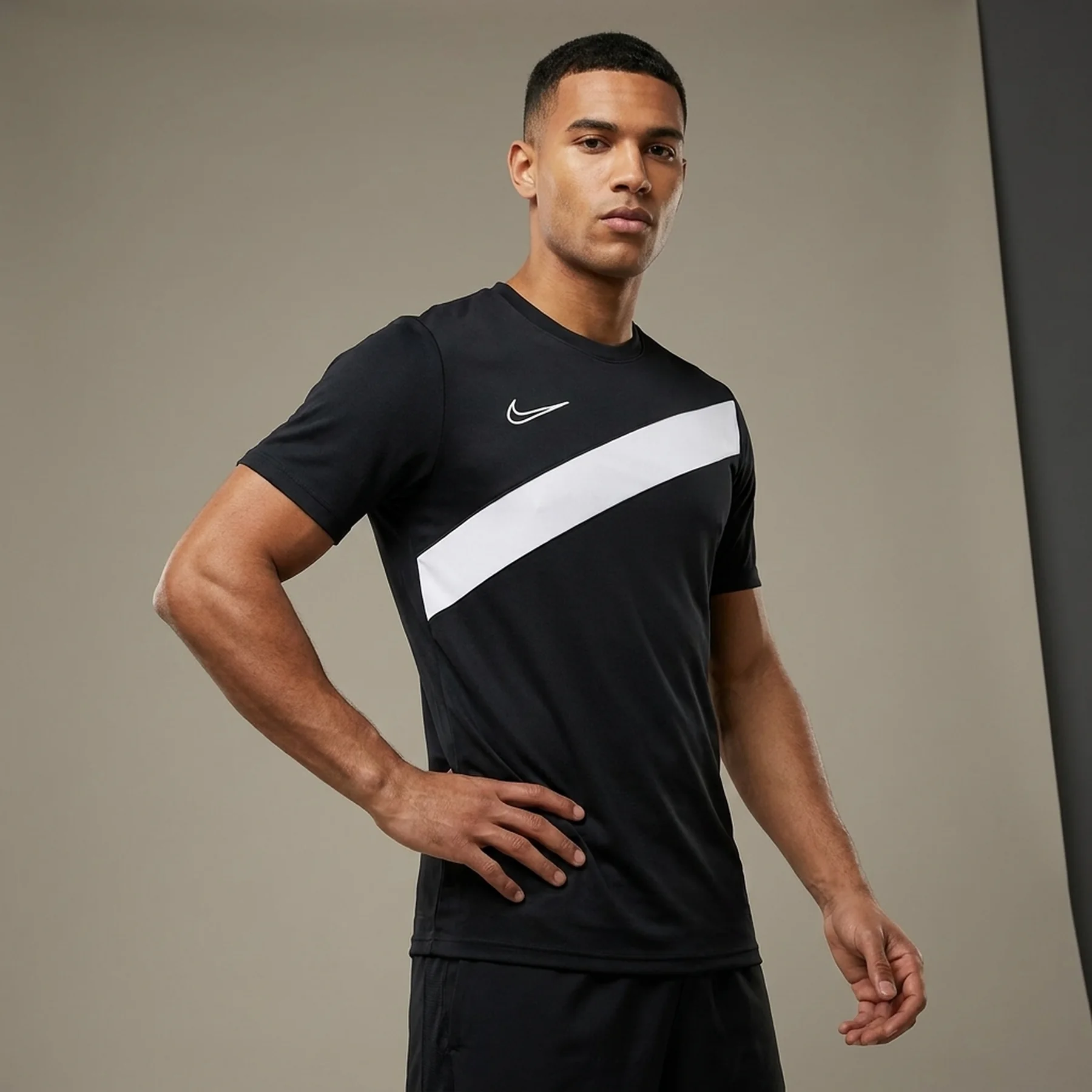 Футболка чоловіча Nike Uv Hyverse Short Sleeve Top (FB8579-010)