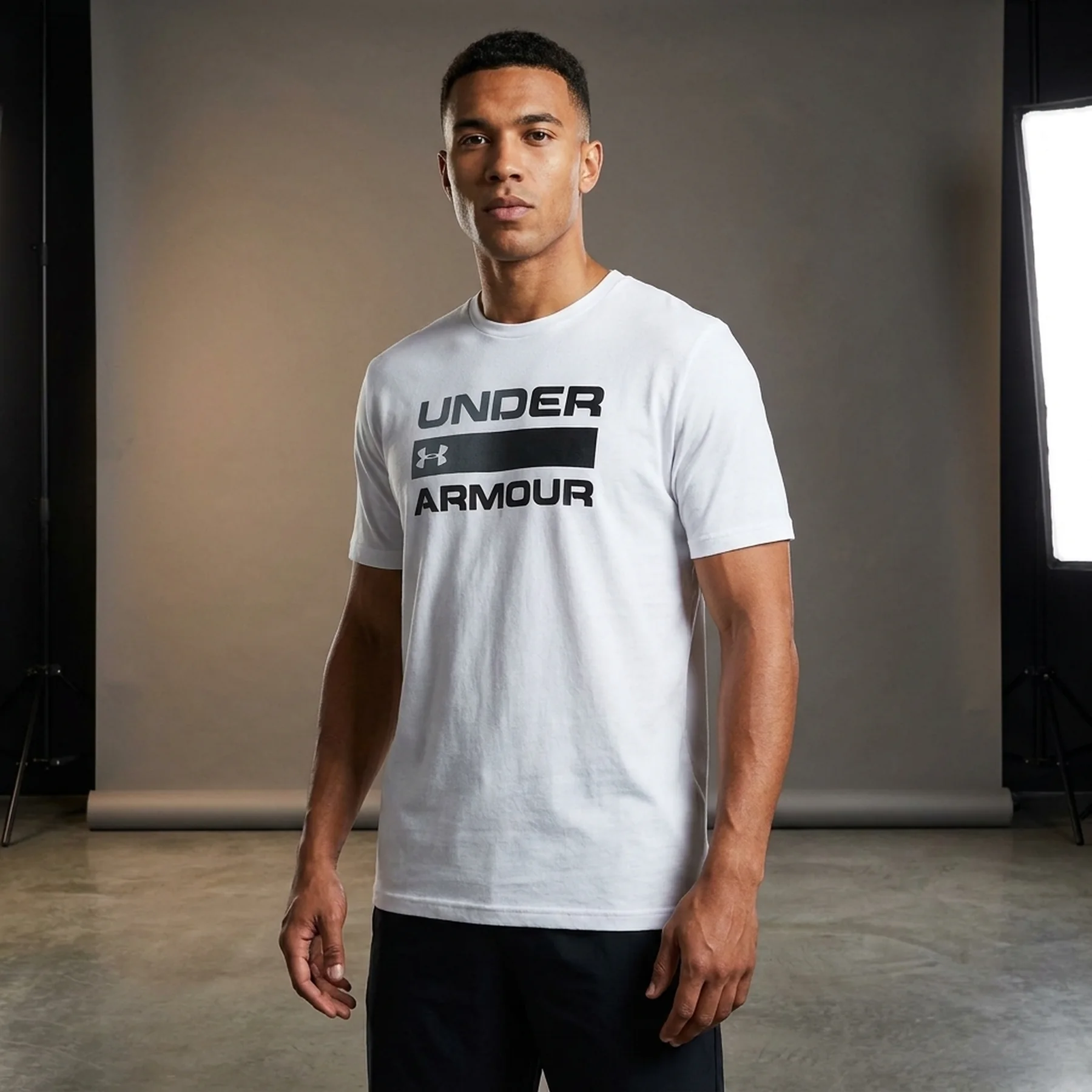 Футболка чоловіча Under Armour Team Issue Wordmark Ss (1329582-100)