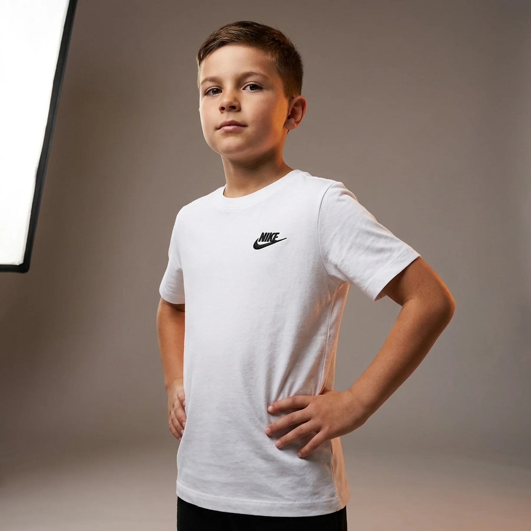 Футболка дитяча Nike B Nsw Tee Emb Futura (AR5254-100)