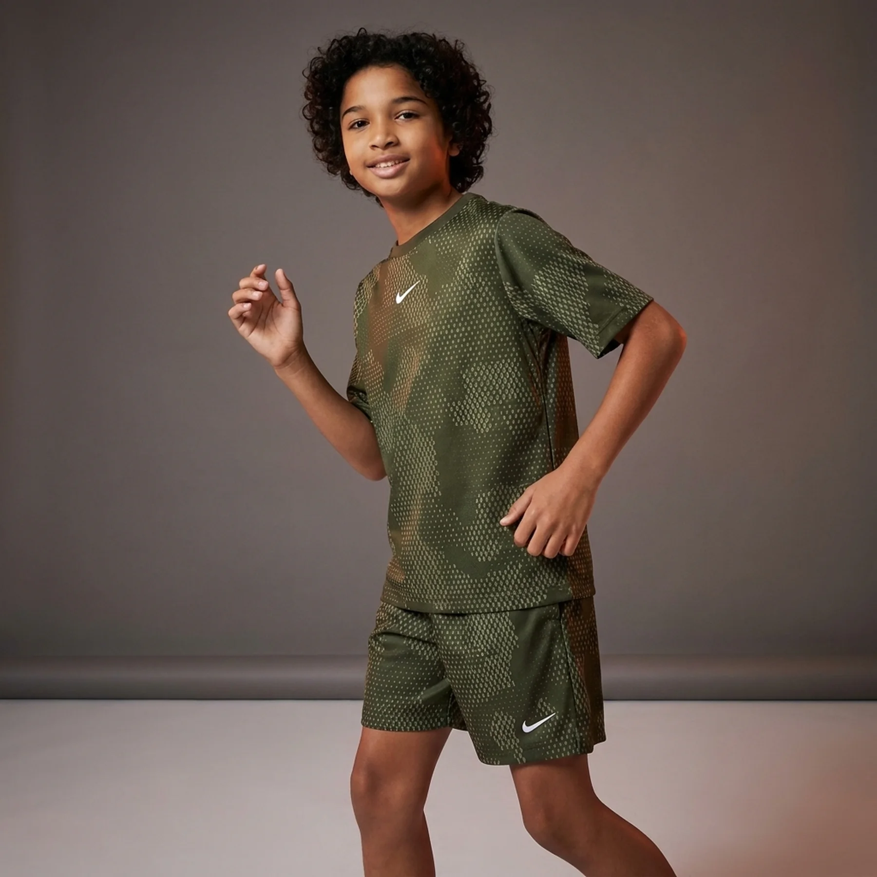 Футболка дитяча Nike Youth Dri-Fit Military Printed Top (FN8694-325)