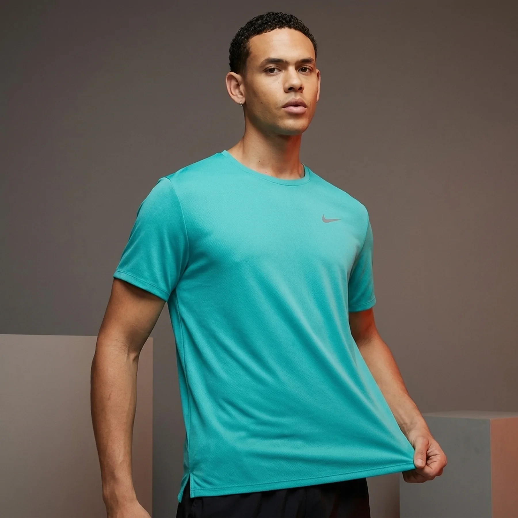 Футболка Nike Miler Dri-FIT UV Short-Sleeve