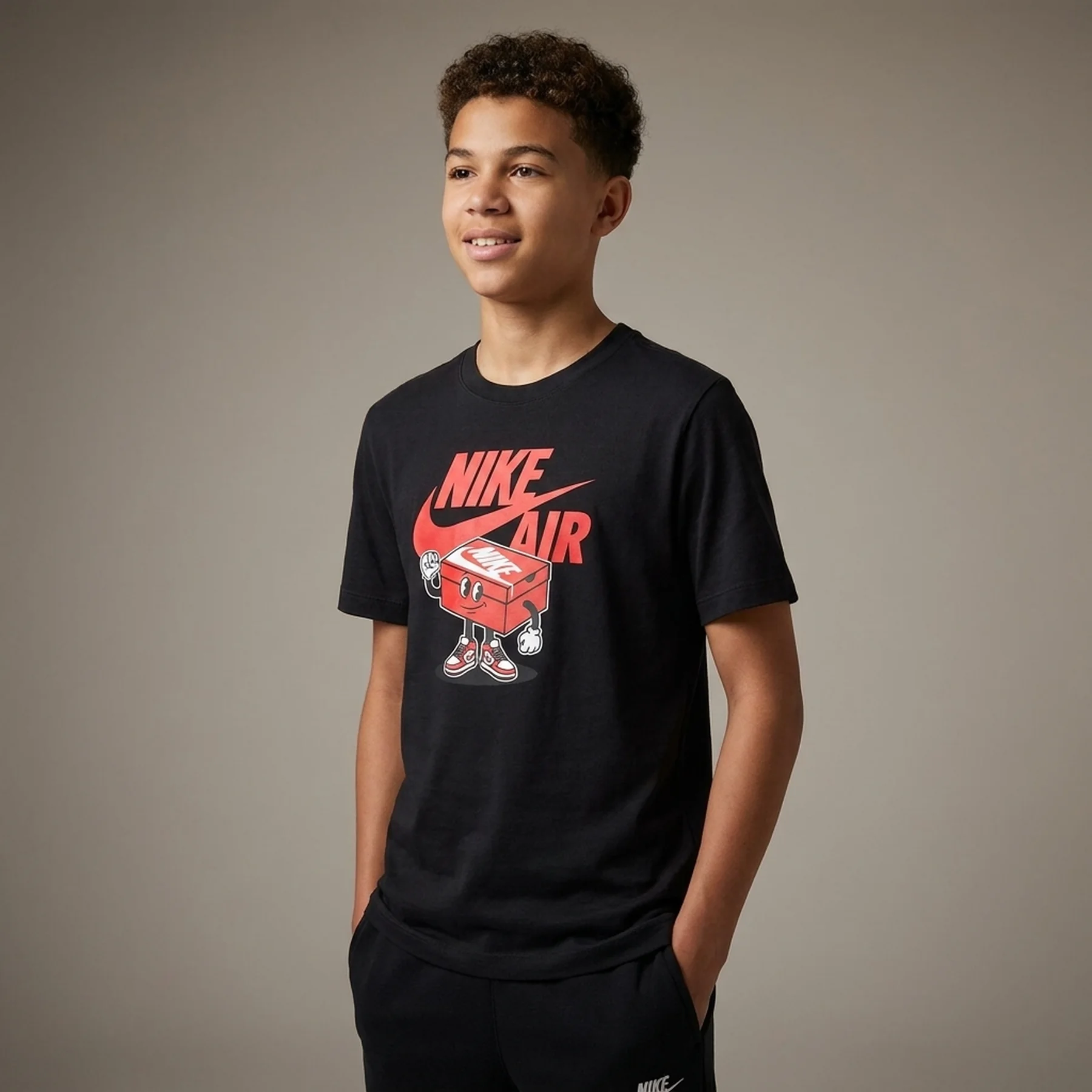 Футболка підліткова Nike Shoebox Graphic Tee (HM5661-010)