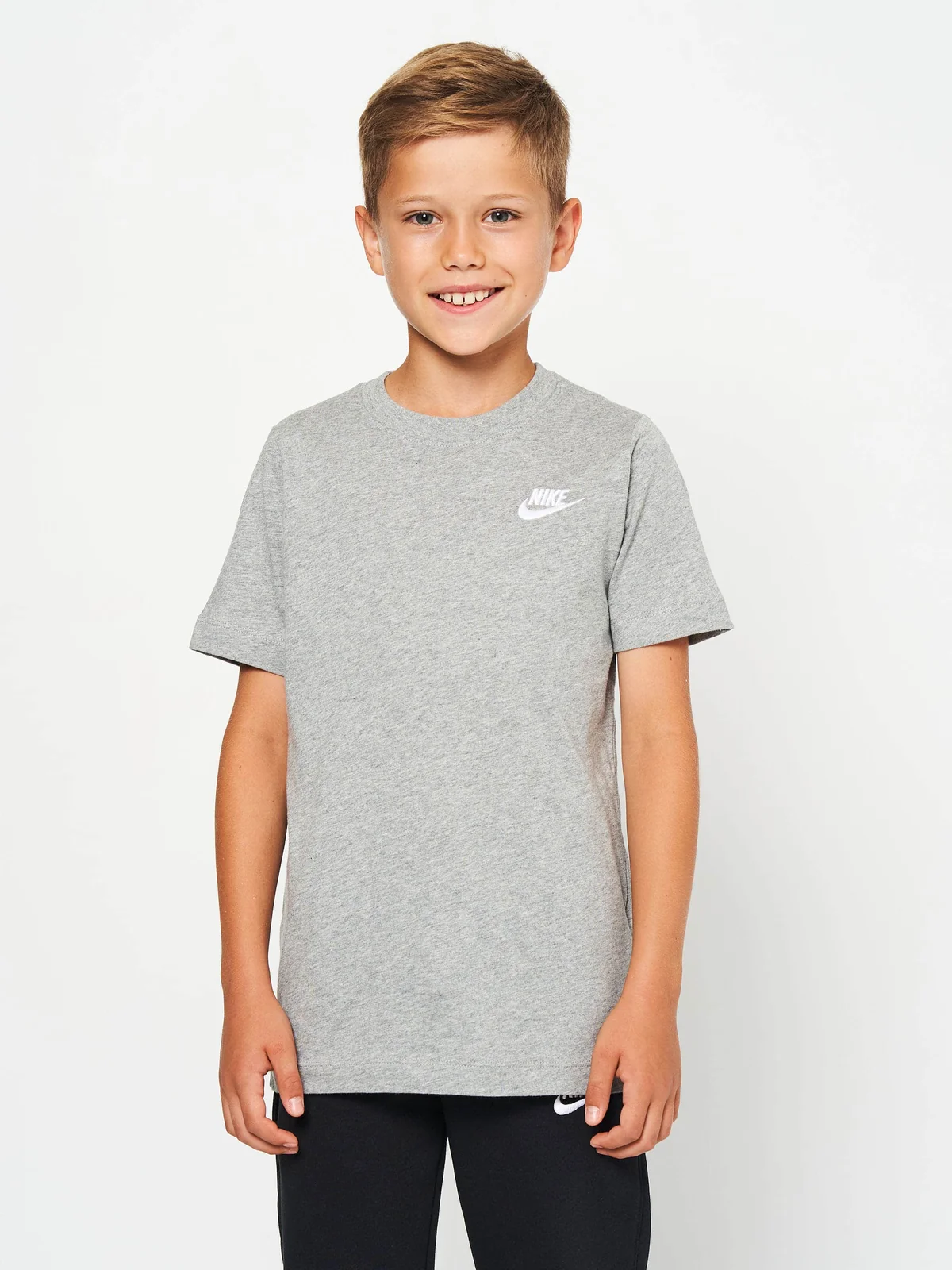 Футболка підліткова Nike Sportswear (AR5254-063) — Одяг