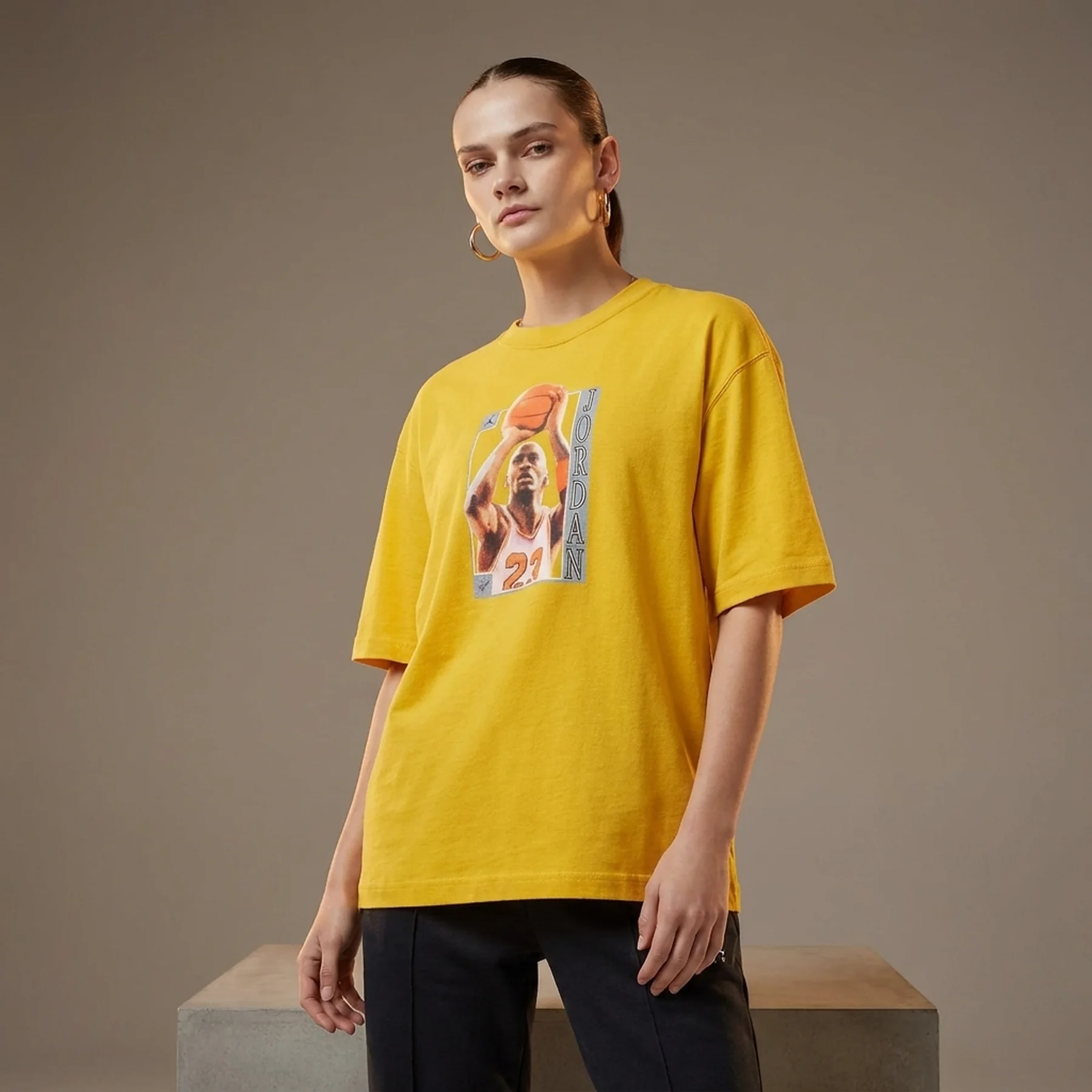 Футболка жіноча Jordan Women's Oversized Graphic T-Shirt (FN5375-752)
