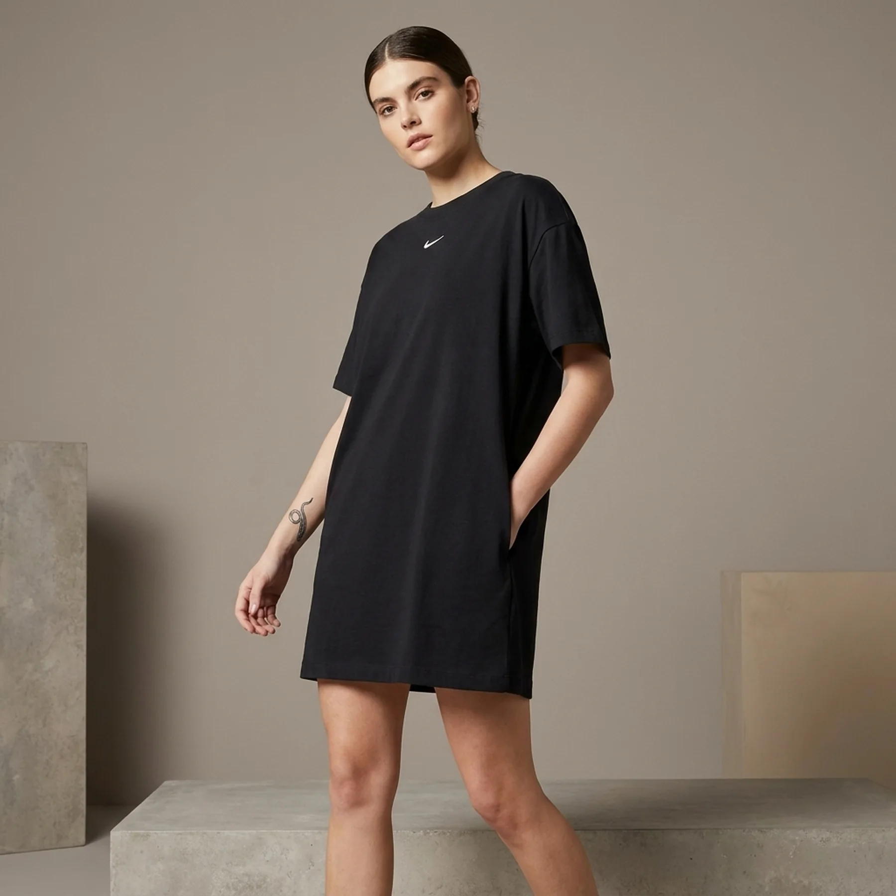 Футболка жіноча Nike Nsw Essential Dress (CJ2242-010)