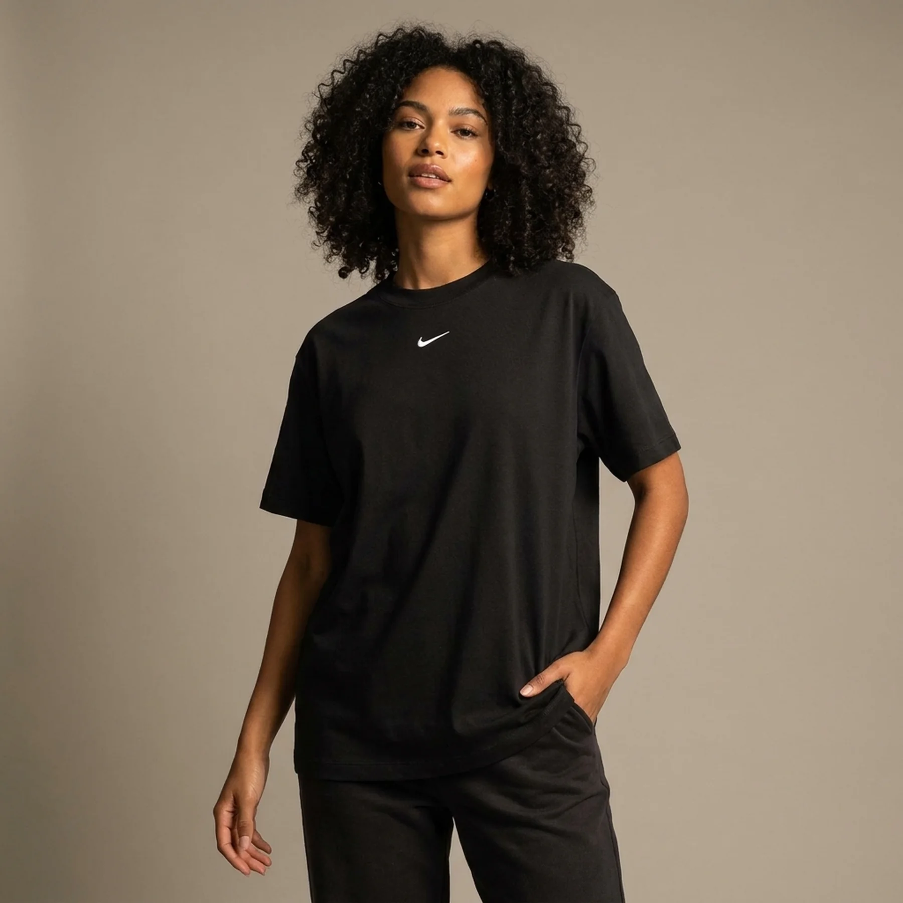 Футболка жіноча Nike Nsw Essentials Tee (DN5697-010)