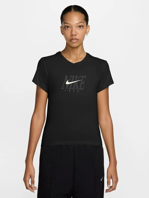 Футболка жіноча Nike Short-Sleeve Slim T-Shirt (IB2444-010)