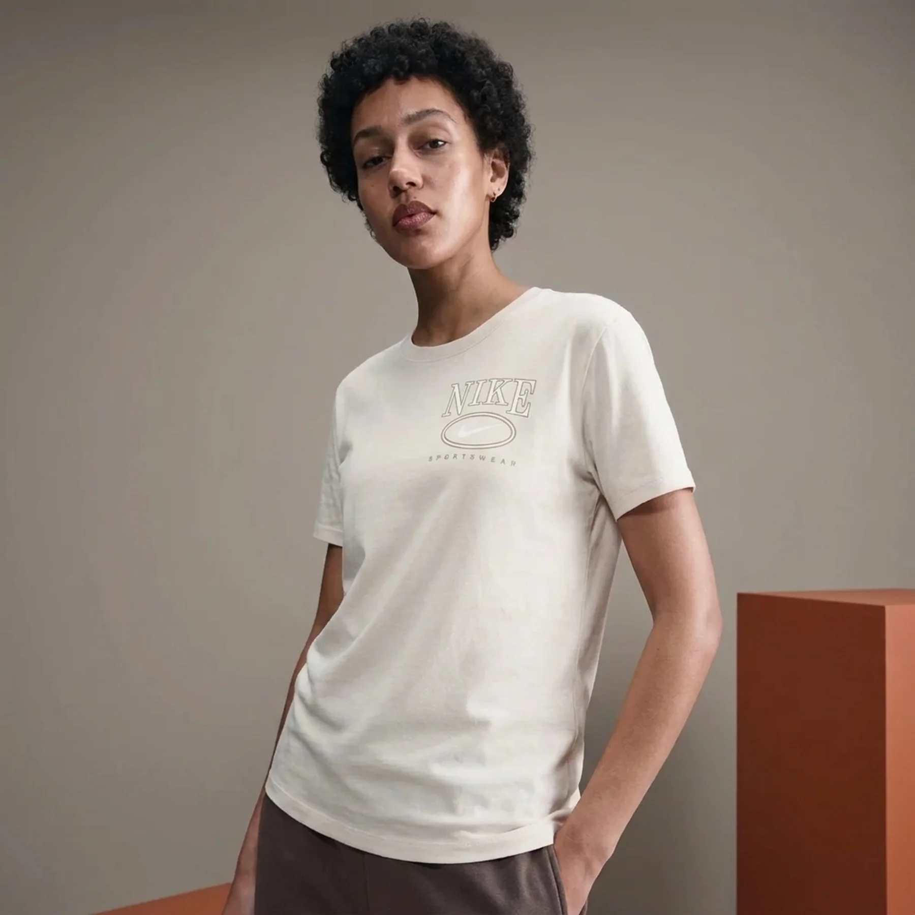 Футболка жіноча Nike Sportswear Club Short-Sleeve T-Shirt (IB2447-104)