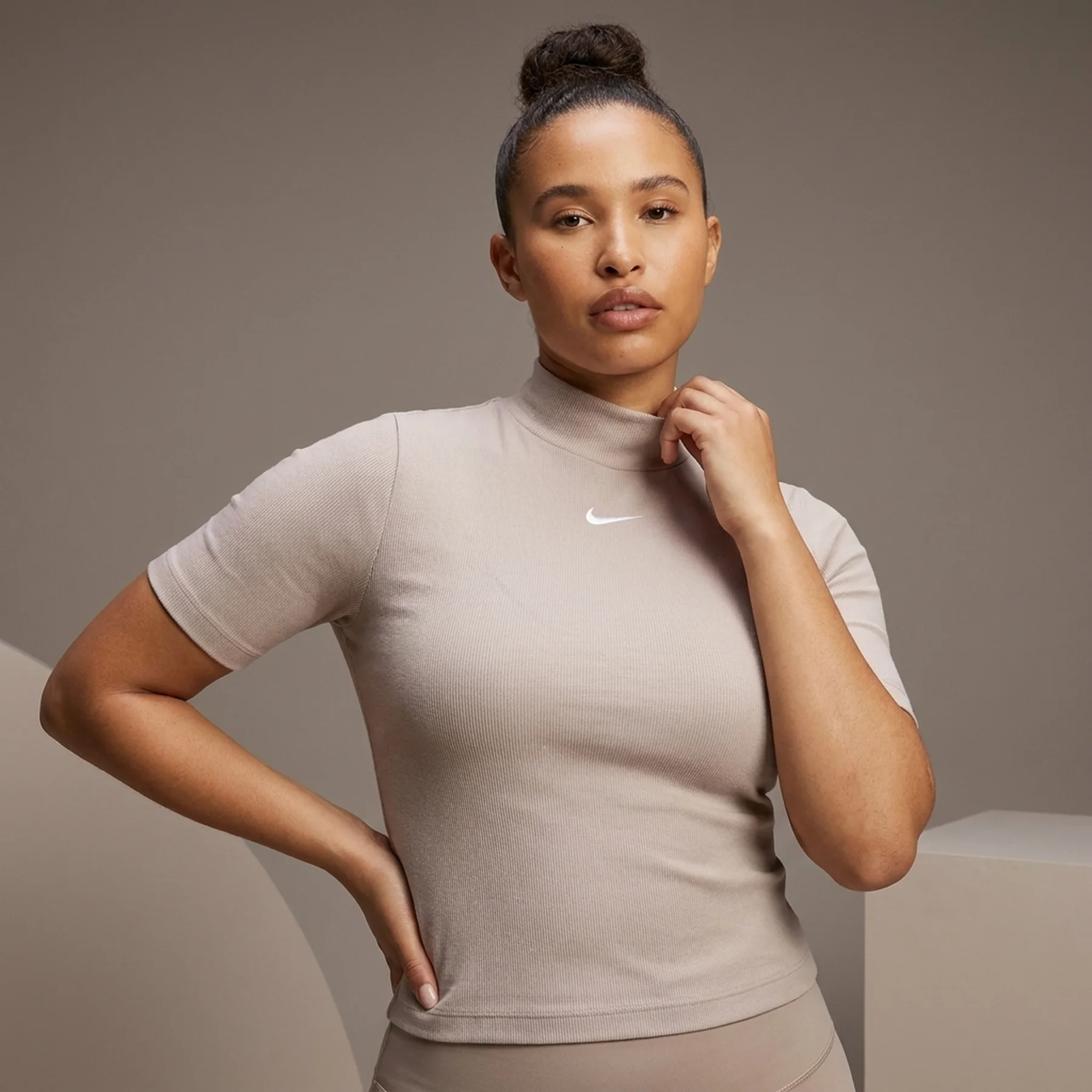 Футболка жіноча Nike Sportswear Essentials T-Shirt (DV7958-272)