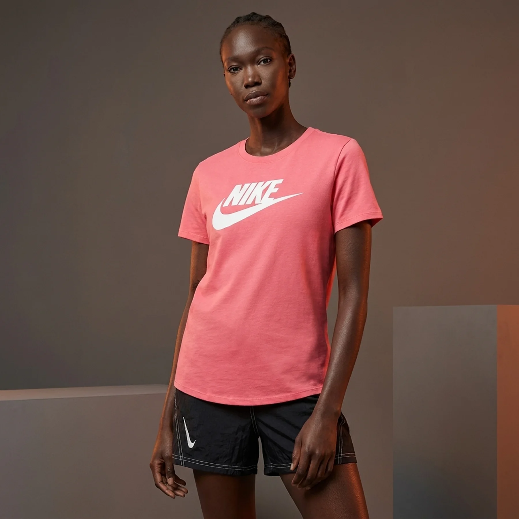 Футболка жіноча Nike Sportswear Essentials Women's Logo T-Shirt (DX7906-894)