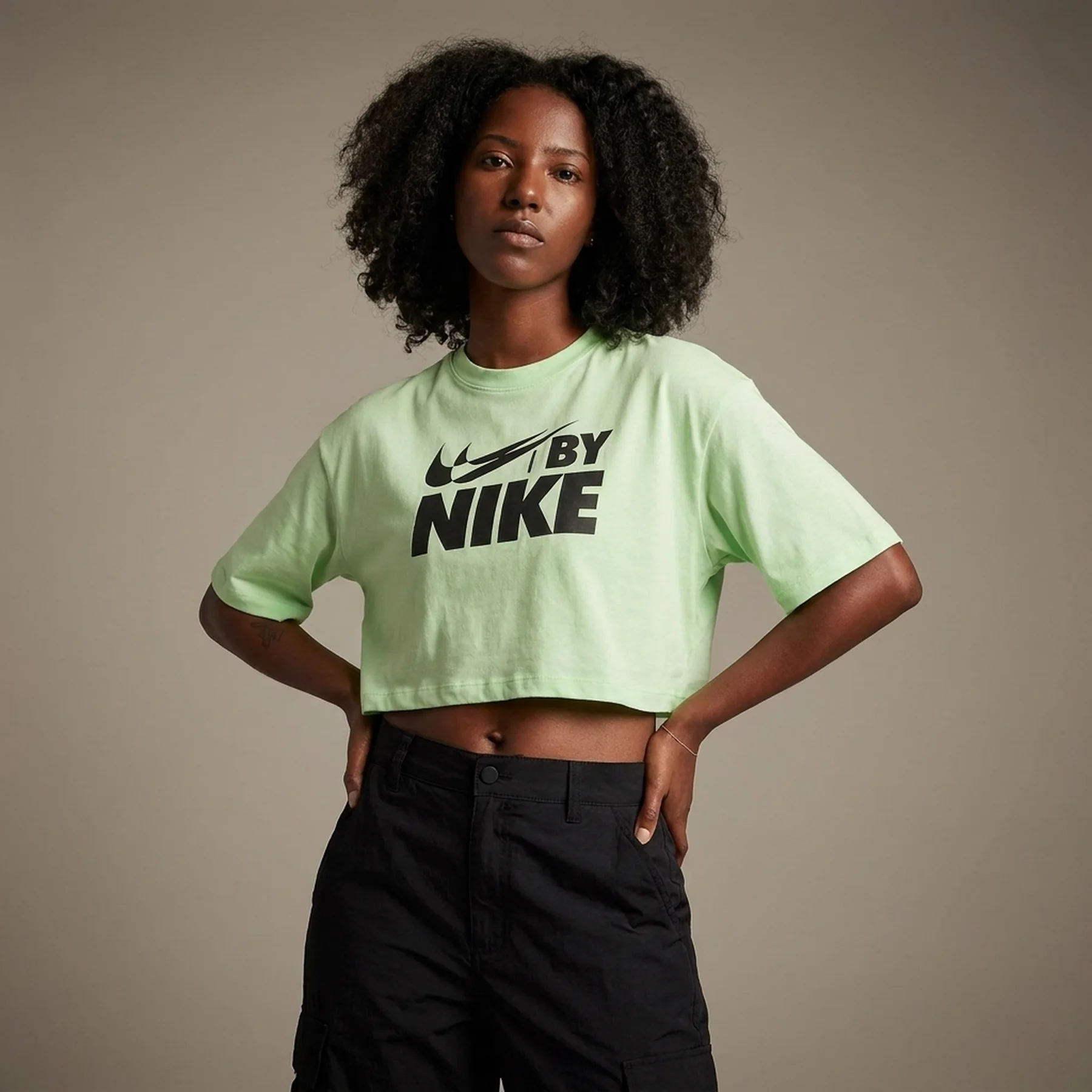 Футболка жіноча Nike Sportswear Green (FZ4635-376)