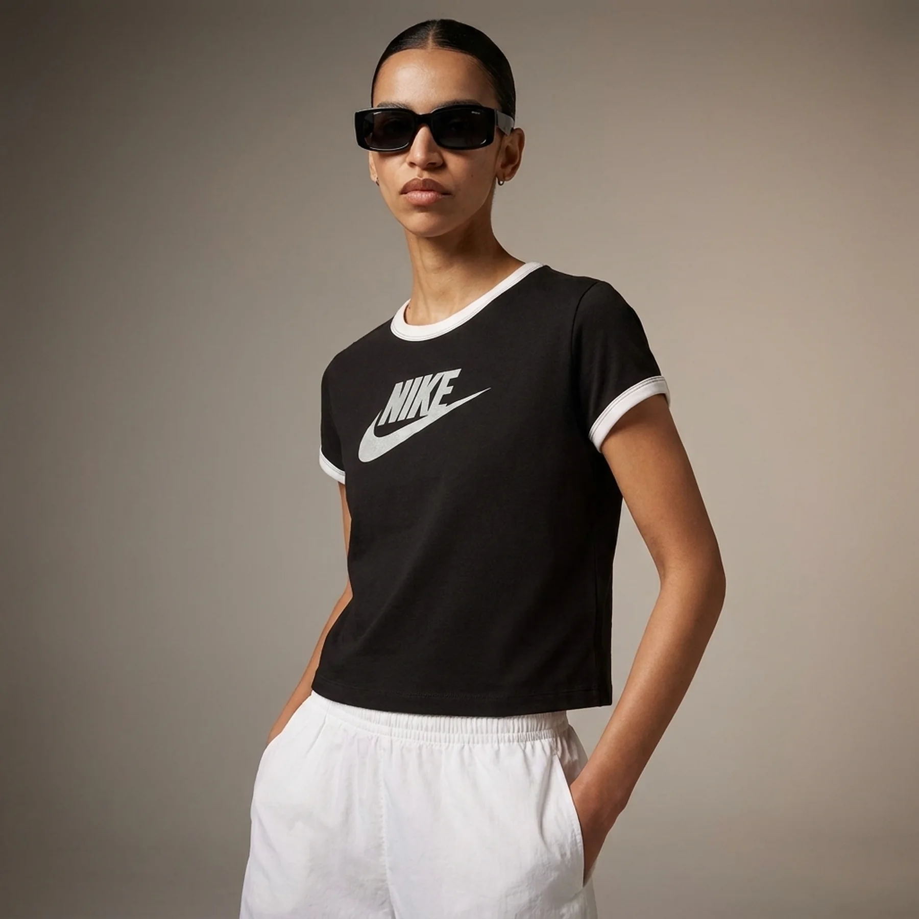 Футболка жіноча Nike Sportswear Short-Sleeve (IF4072-010)