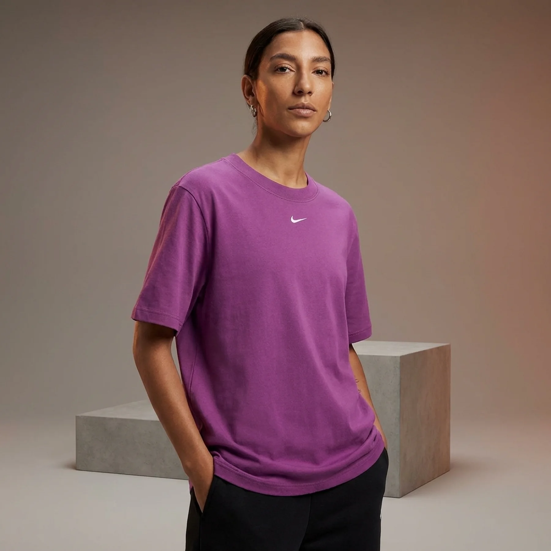 Футболка жіноча Nike Sportswear Violet (FD4149-518)
