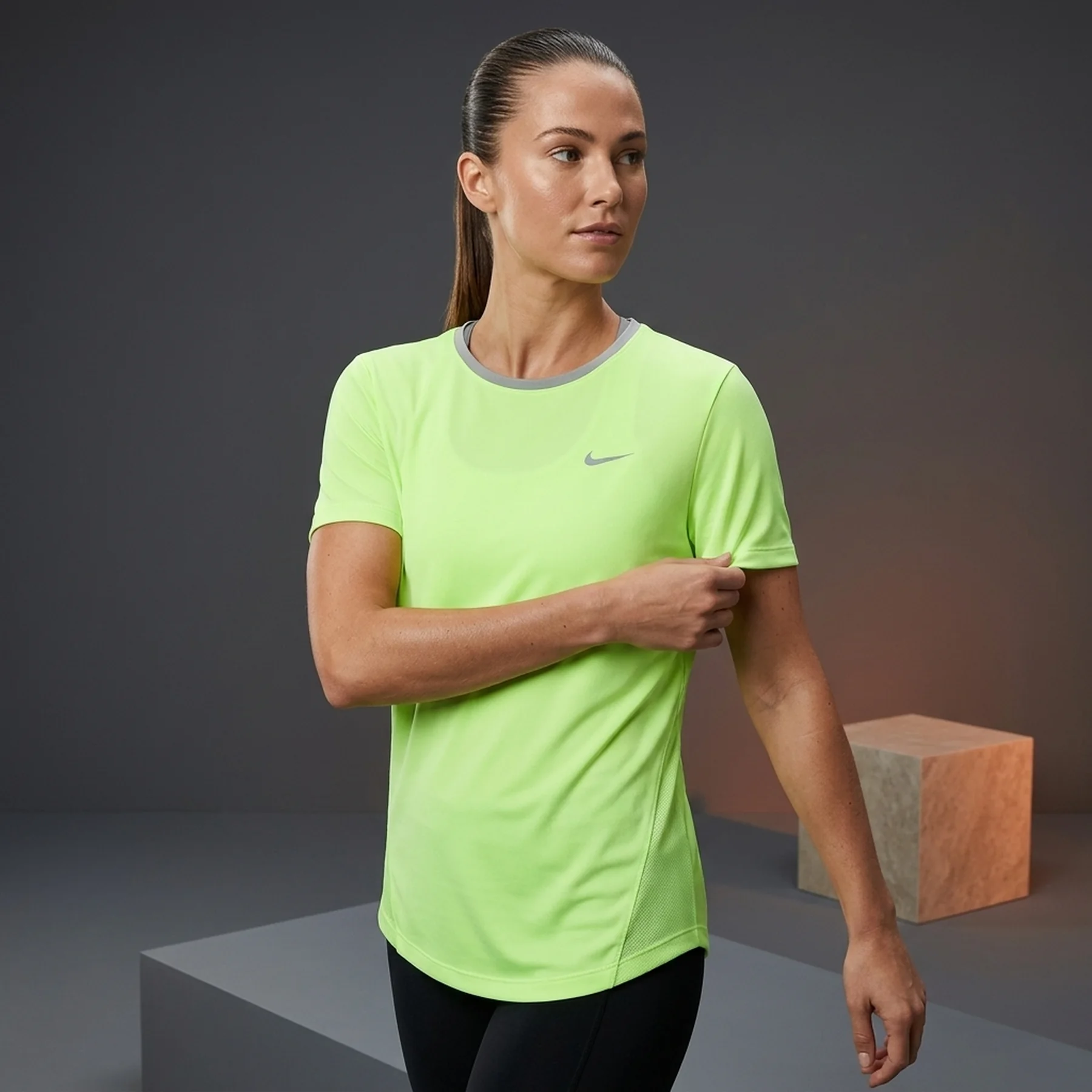 Футболка жіноча Nike Tempo Green (HQ0648-701)