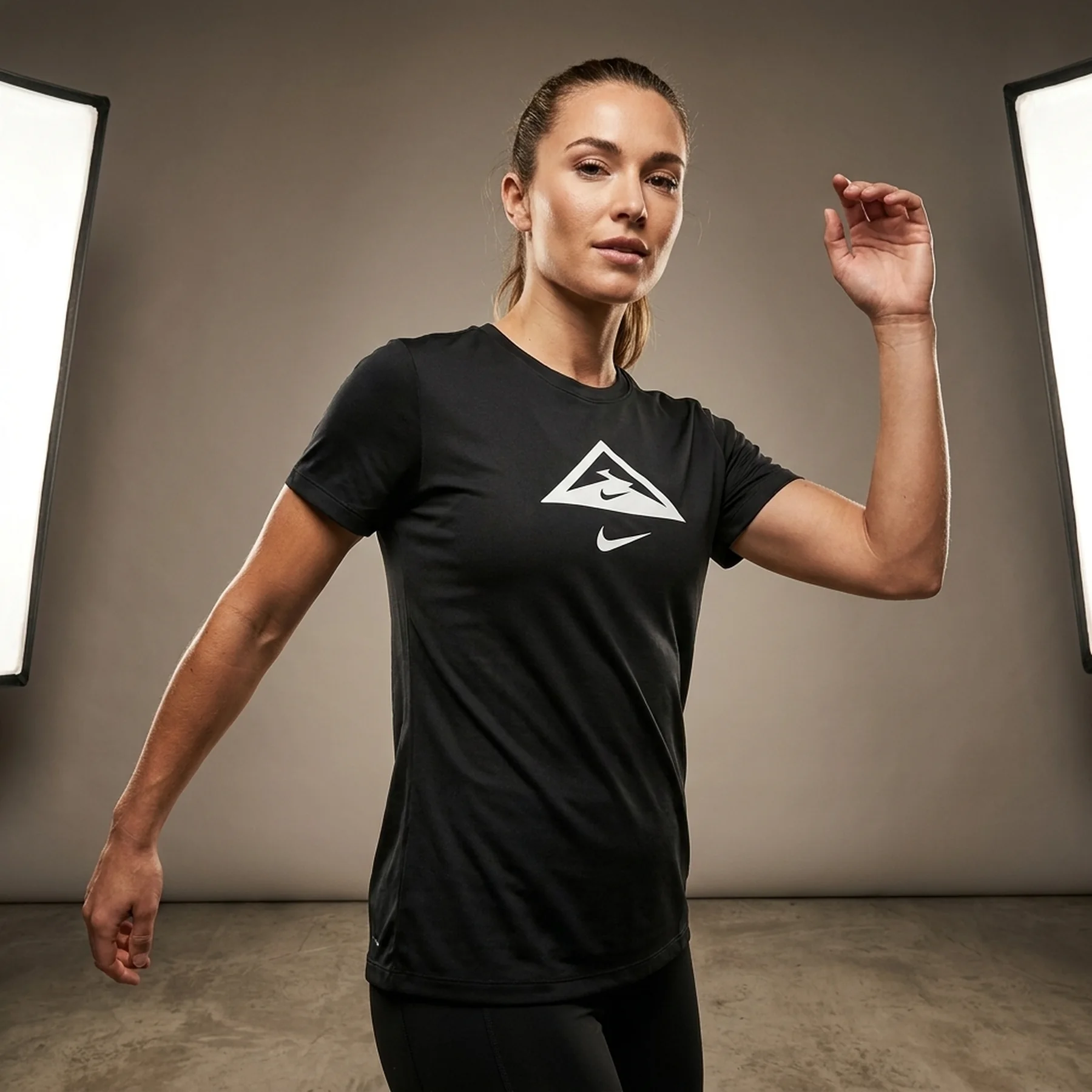 Футболка жіноча Nike Trail Dri-Fit T-Shirt (FQ4987-010)