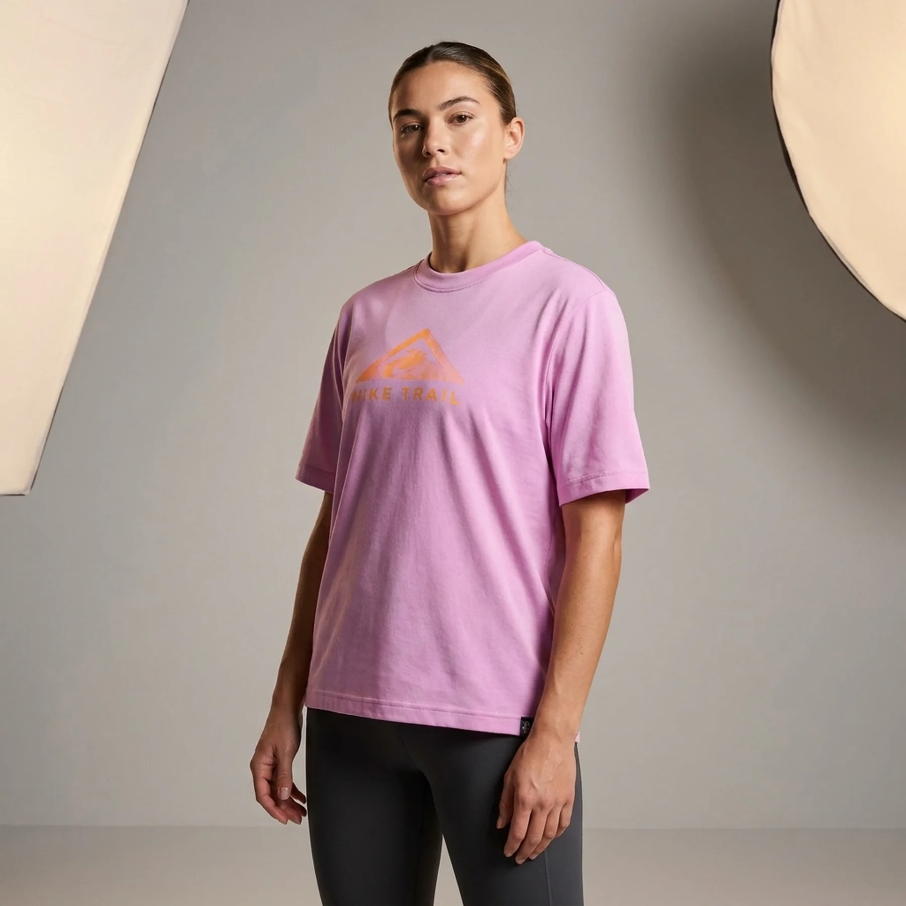 Футболка жіноча Nike Trail (DX7896-532)