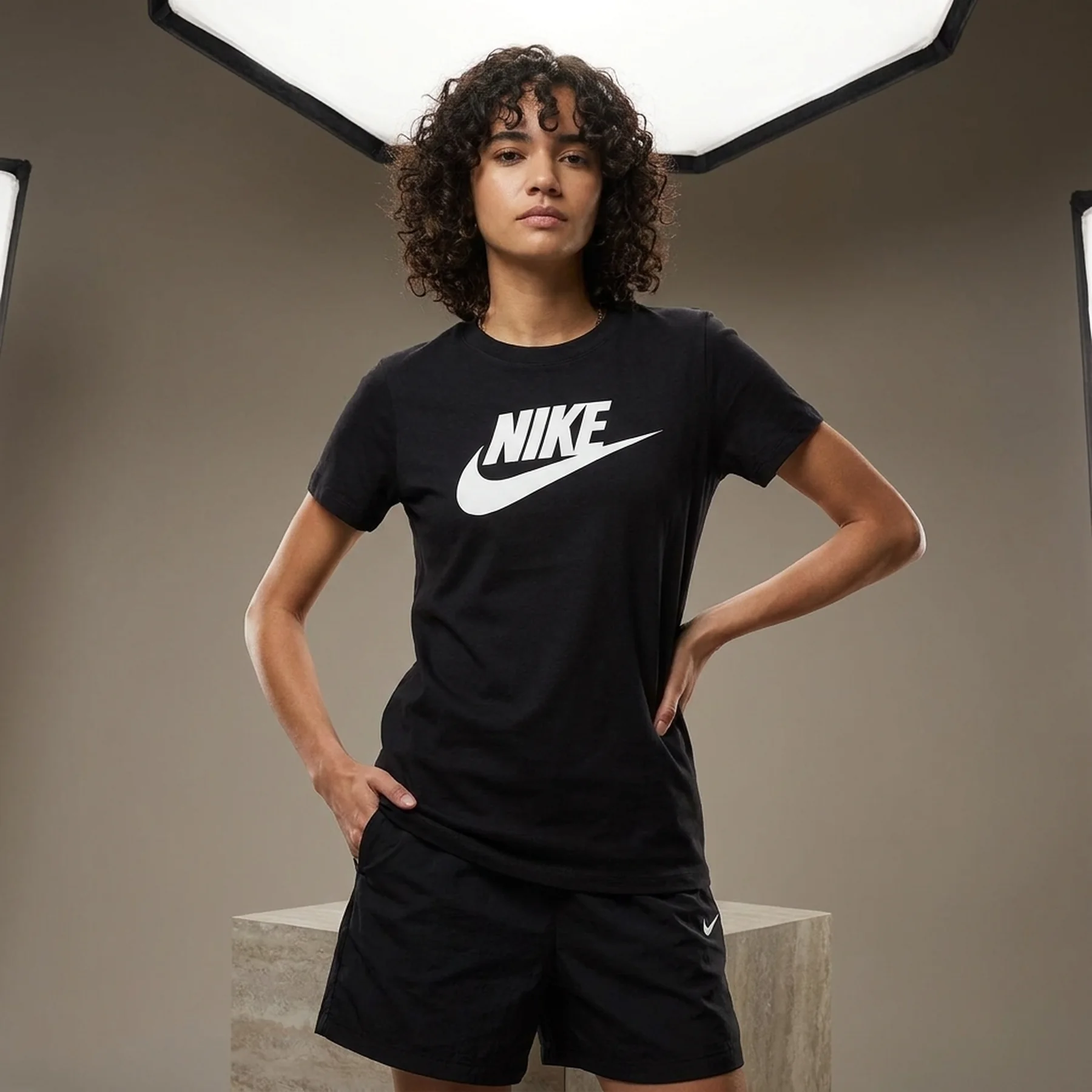 Футболка жіноча NIKE W NSW TEE ESSNTL ICON FTRA FS DV6094-010