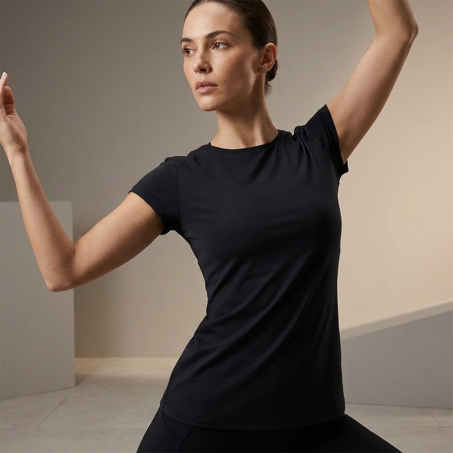 Футболка жіноча Nike Yoga Luxe T-Shirt Black (DC5257-010)