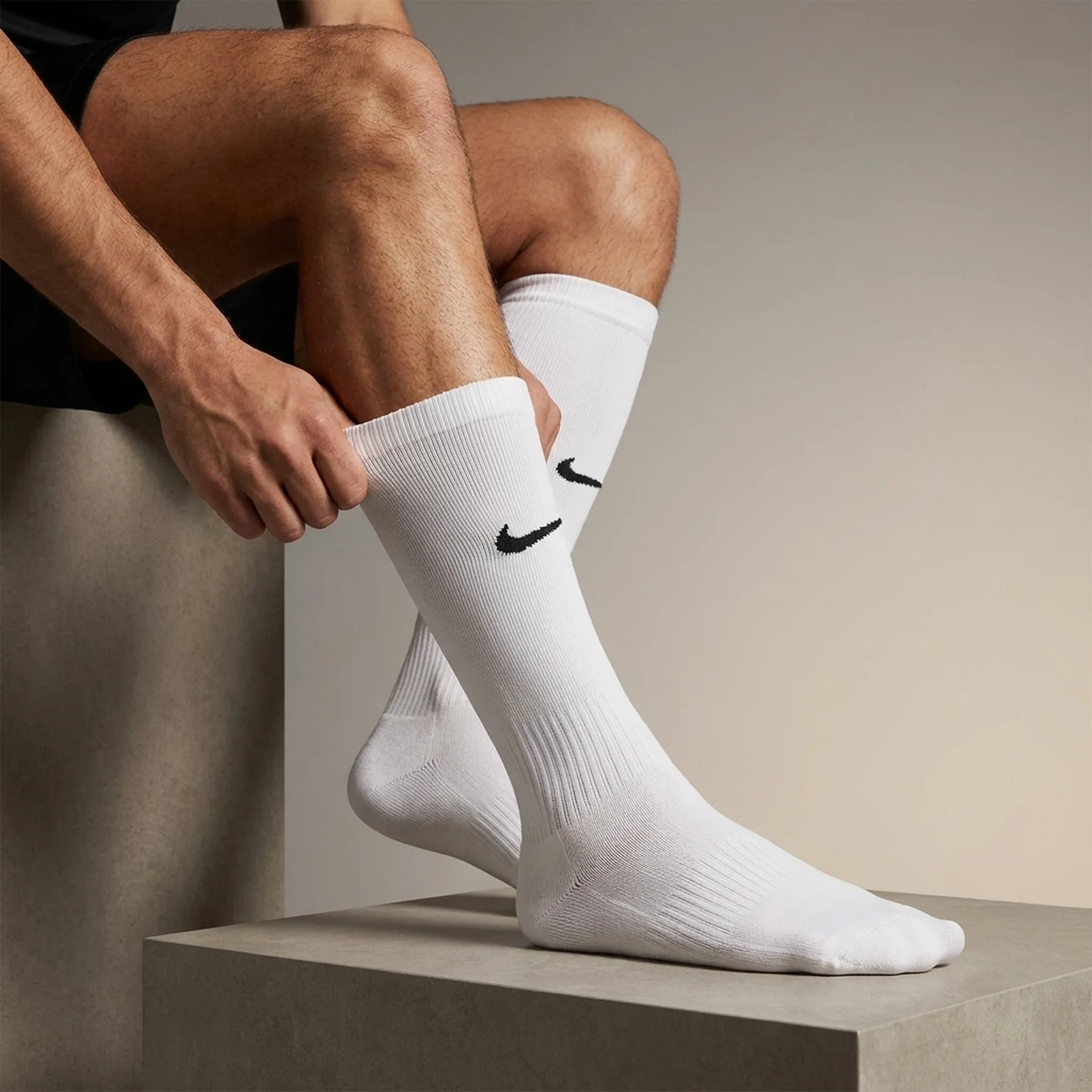Футбольні гетри унісекс Nike Strike 100 (DH6621-100)