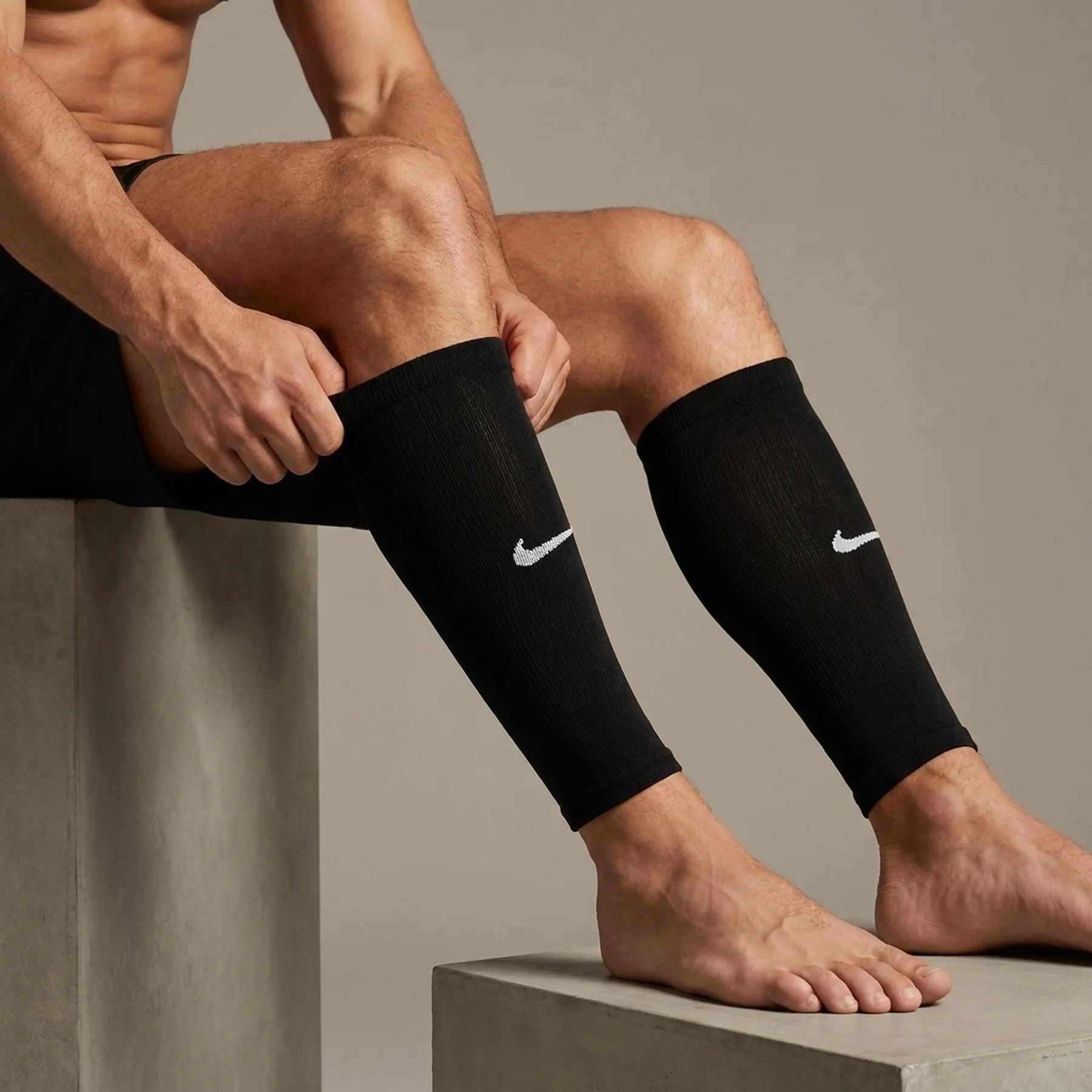 Футбольні гетри унісекс Nike U Nk Strike Slv Wc22 (DH6621-010)