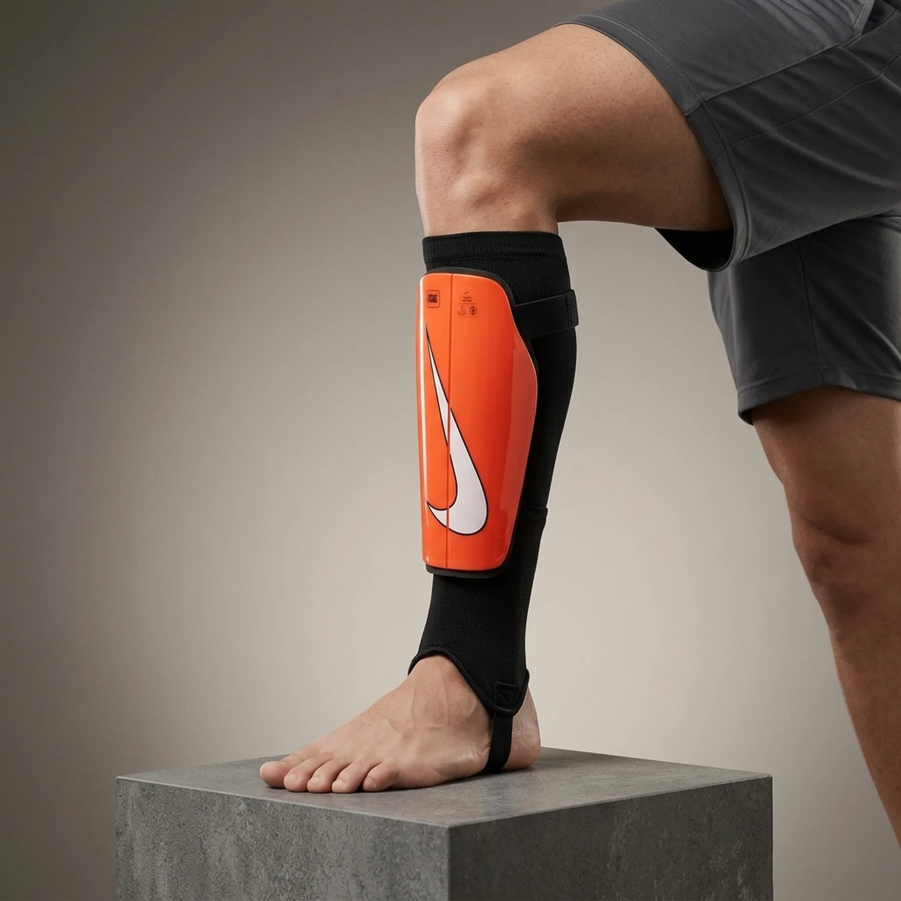 Футбольні щитки унісекс Nike Charge Soccer (DX4608-635)