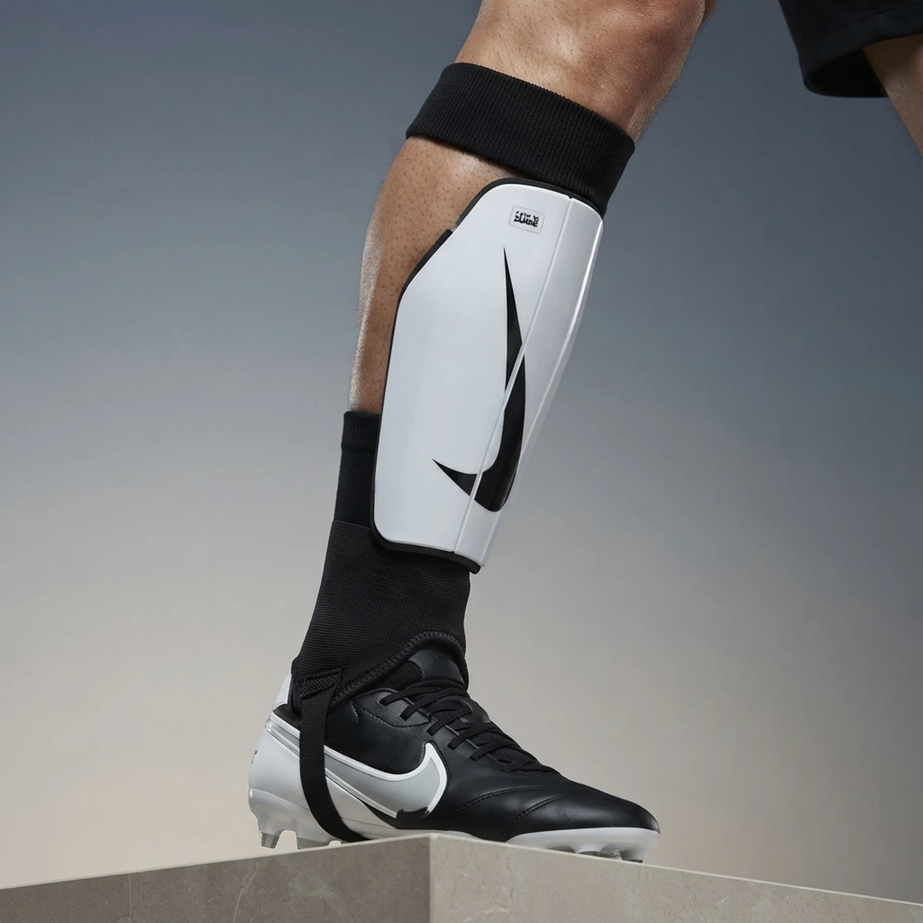 Футбольні щитки унісекс Nike Chrg Grd White/Black (DX4608-100)