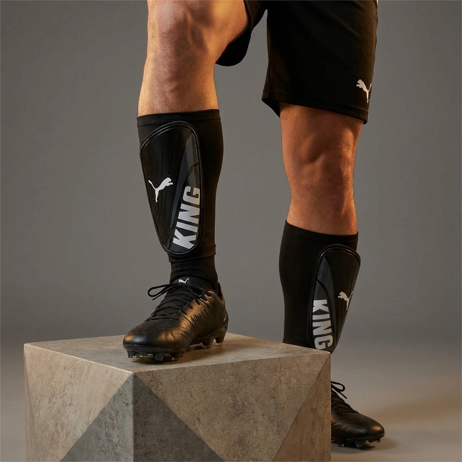 Футбольні щитки унісекс Puma King Sleeve (030933-01)