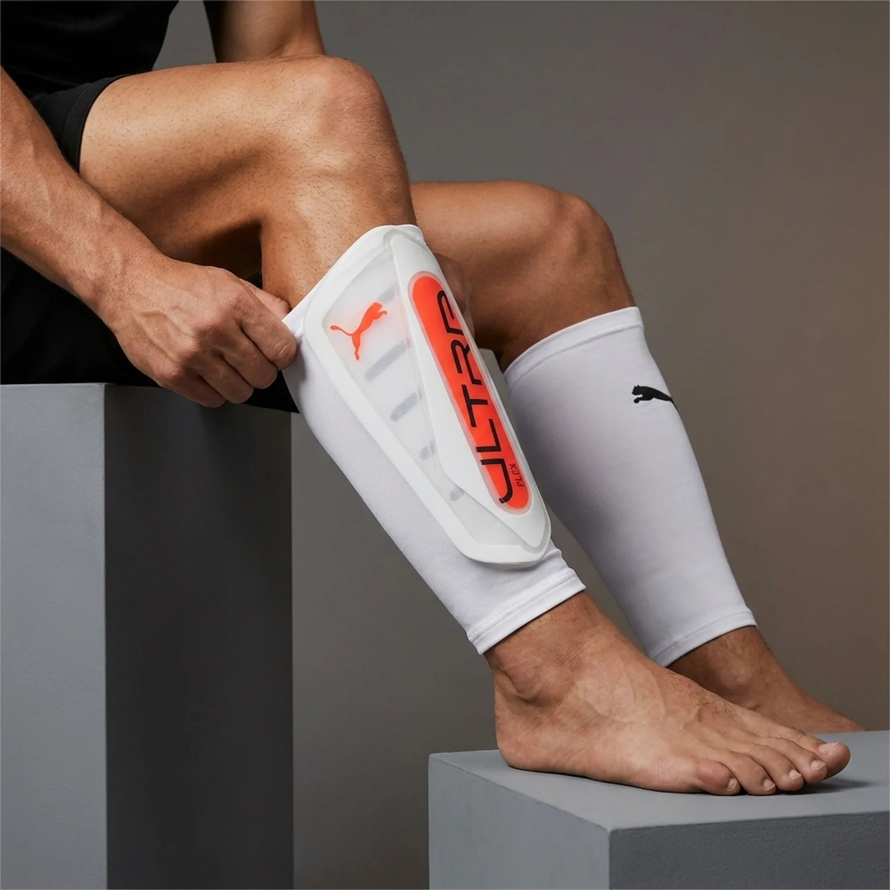 Футбольні щитки унісекс Puma Ultra Flex Sleeve (030987-01)