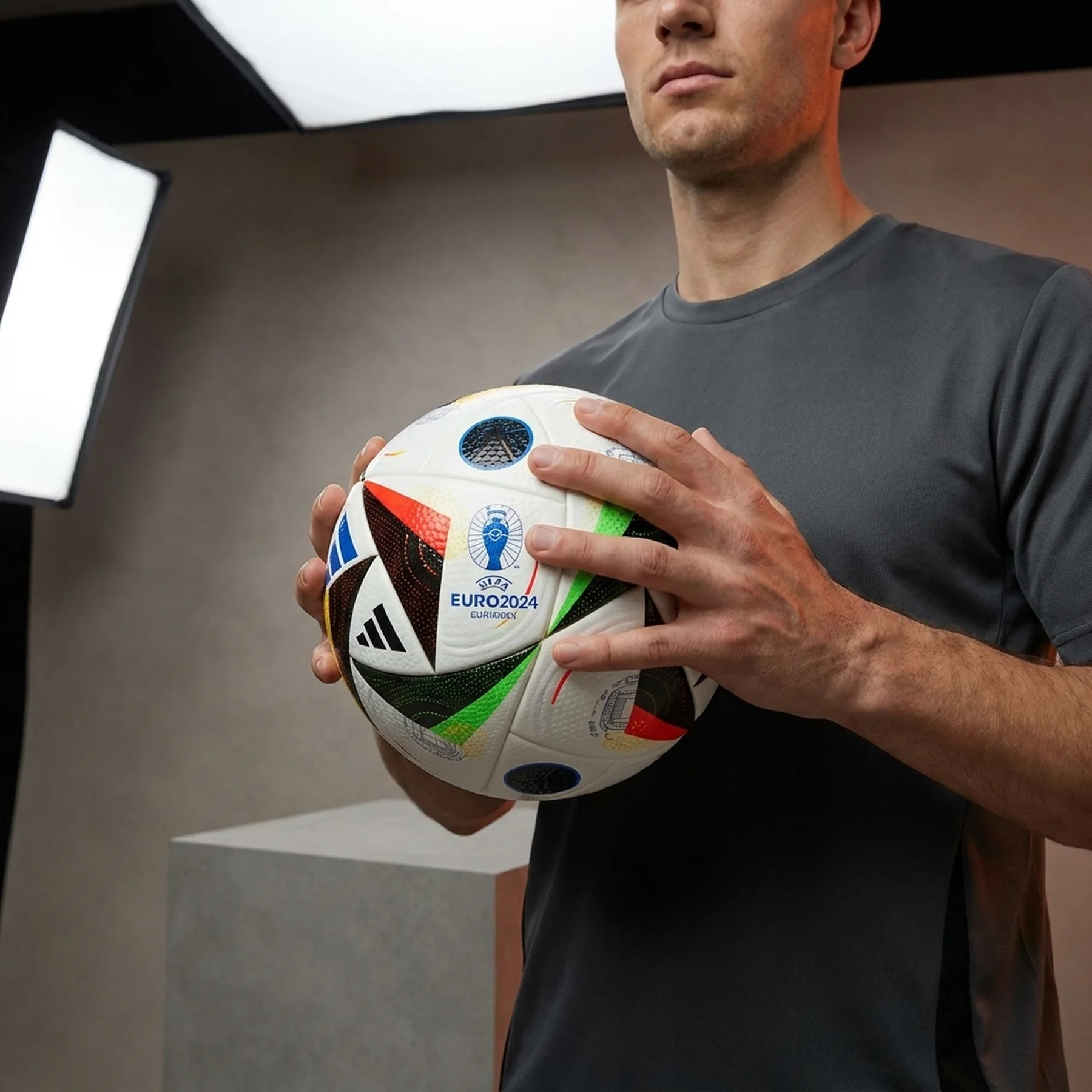 Футбольний м'яч Adidas Fussballliebe Euro 2024 OMB (FIFA QUALITY PRO) IQ3682 №5